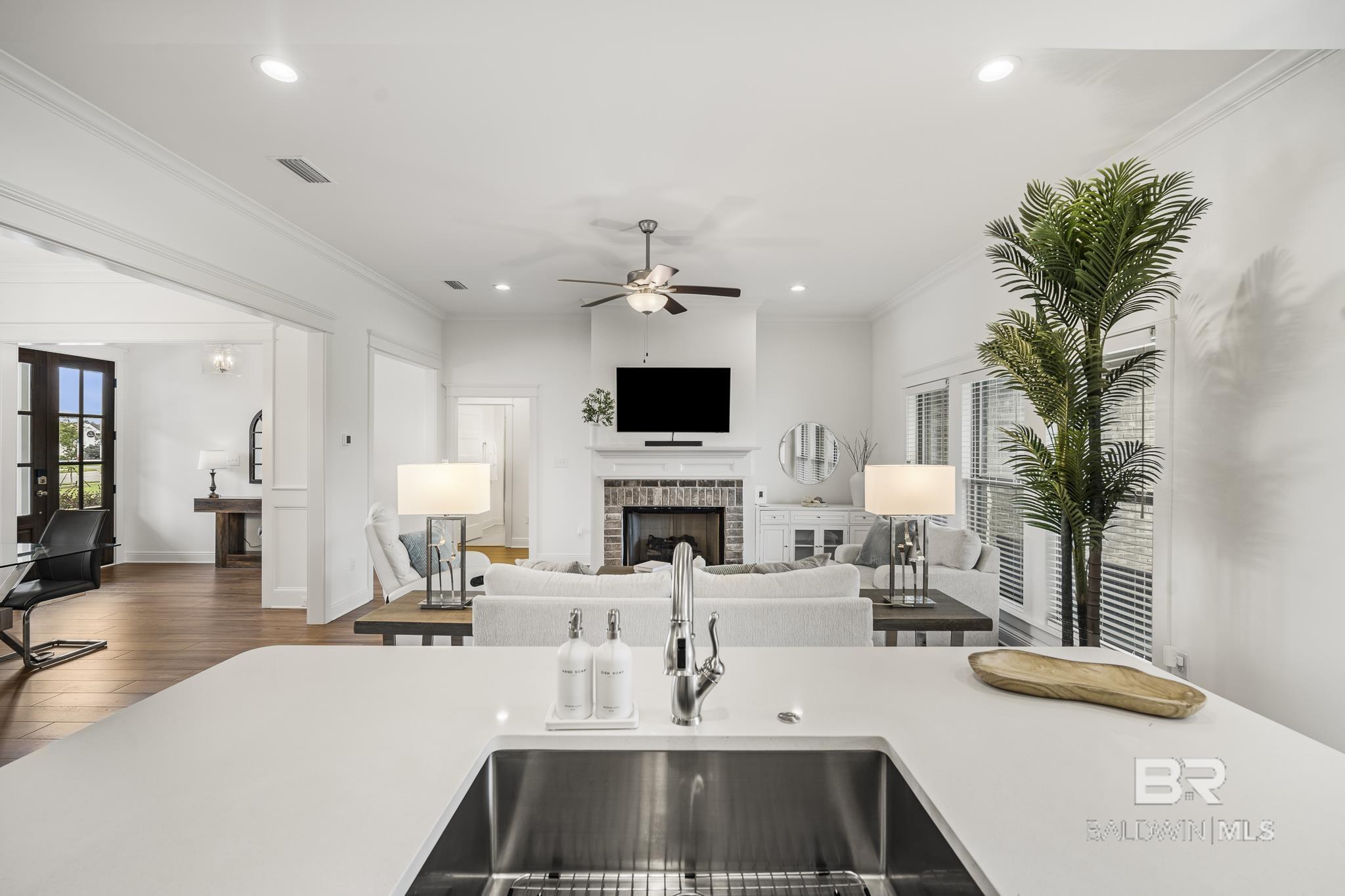 https://zimg.paragon.ice.com/ParagonImages/Property/PG/BCAR/397303/18/0/0/bee2b0ffc60697c86b8114318bbe9967/7/0dc4eb984a2493e3ed44abec7577dfa6/397303-5c2f1bfe-a687-4e96-a341-de21032872e5.JPG