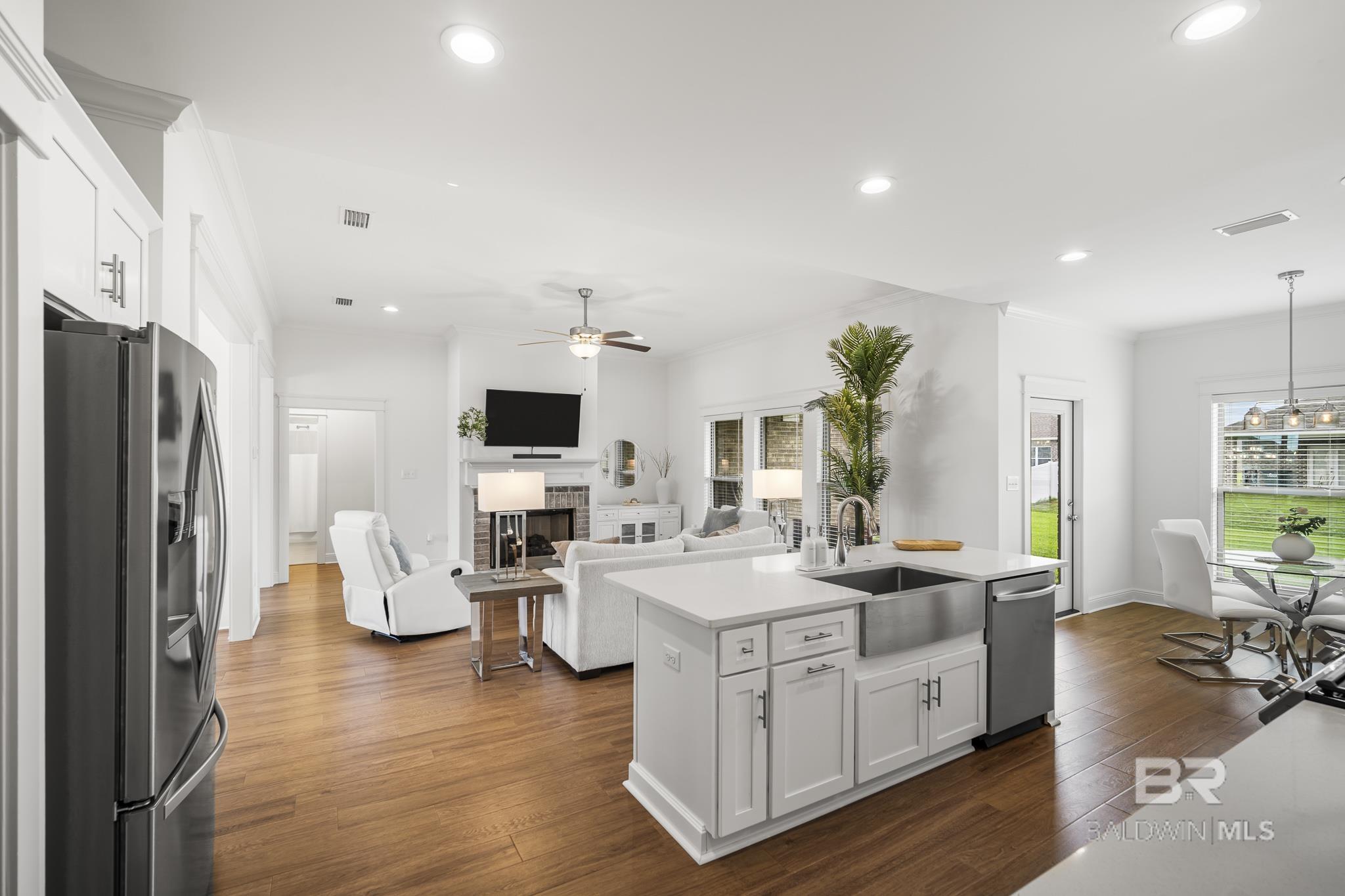 https://zimg.paragon.ice.com/ParagonImages/Property/PG/BCAR/397303/20/0/0/7da3c4102149c65757126e4f7f25b996/7/0dc4eb984a2493e3ed44abec7577dfa6/397303-ec0a5458-dbcc-420d-892b-ba3d0c13254d.JPG