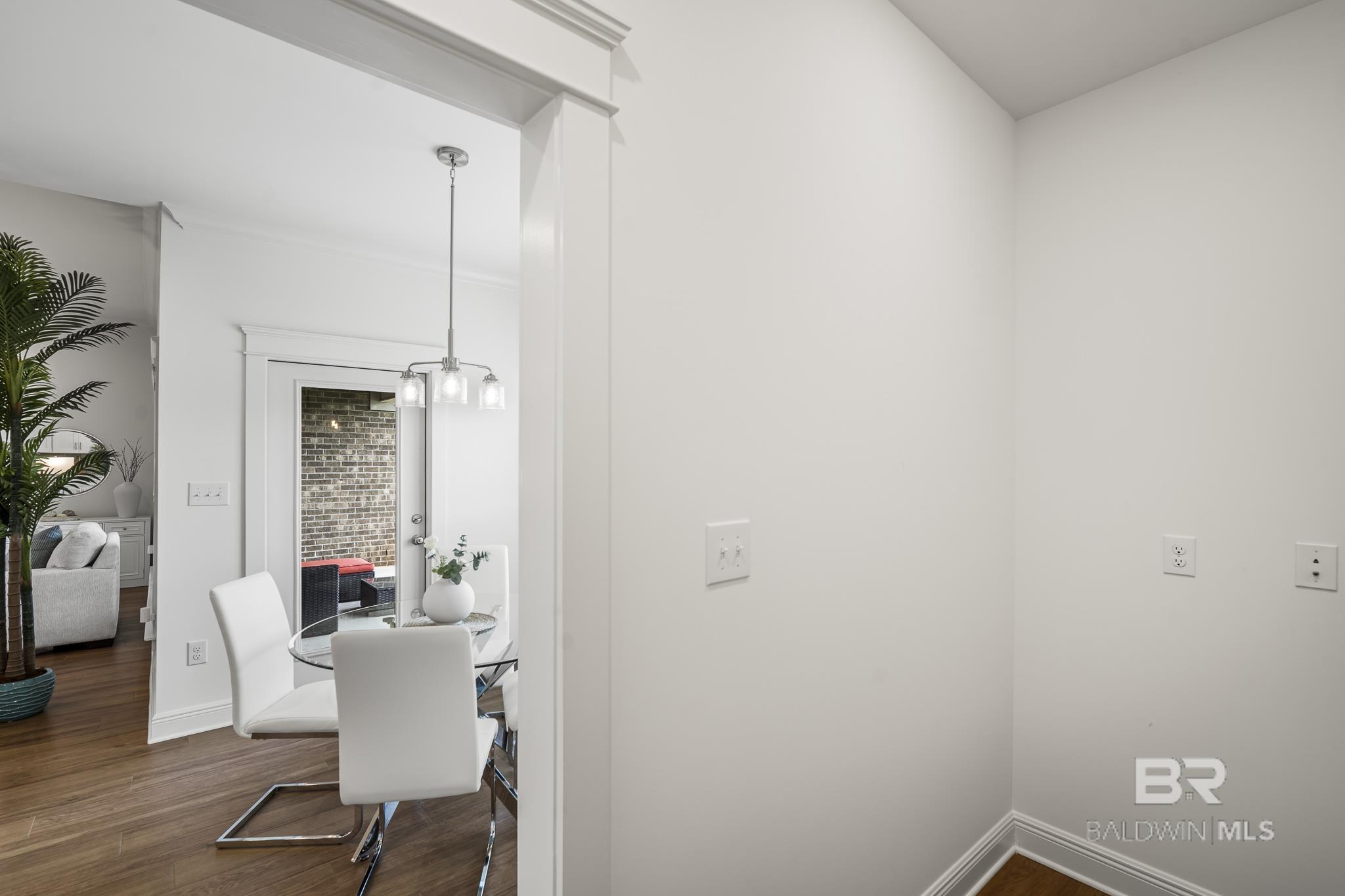 https://zimg.paragon.ice.com/ParagonImages/Property/PG/BCAR/397303/28/0/0/b9b9ed76c4c650d622ad431e1b8c2106/7/0dc4eb984a2493e3ed44abec7577dfa6/397303-6afdf520-fe39-48f1-8ff8-124d7defd81f.JPG