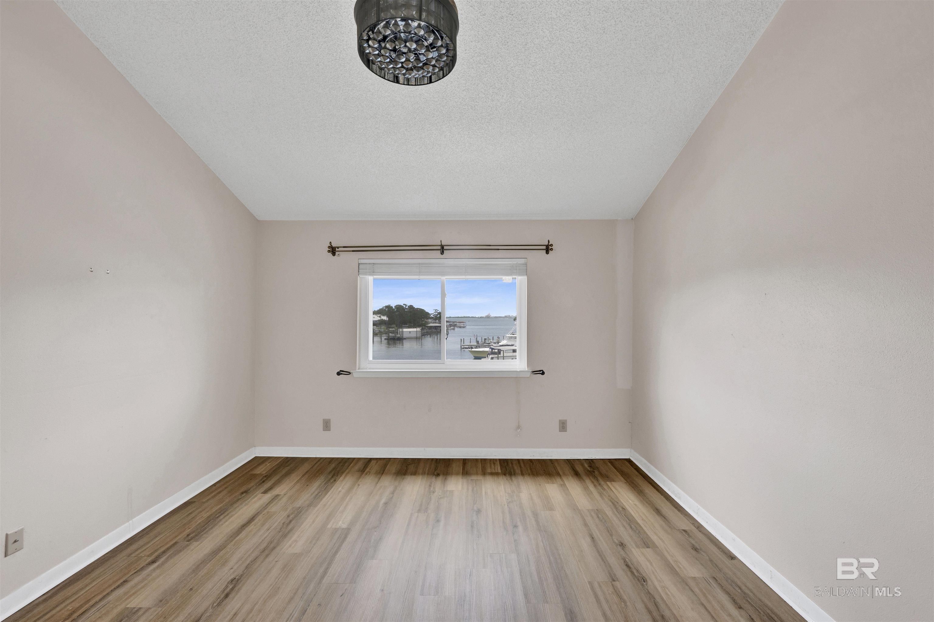 https://zimg.paragon.ice.com/ParagonImages/Property/PG/BCAR/397308/17/0/0/ddd60e3d7423977f4266eec54a6e274c/7/38239e66480d248c1c4a476ed8d155d7/397308-cee1ca1a-698f-4cd9-8106-97c2f8a1d15f.JPG