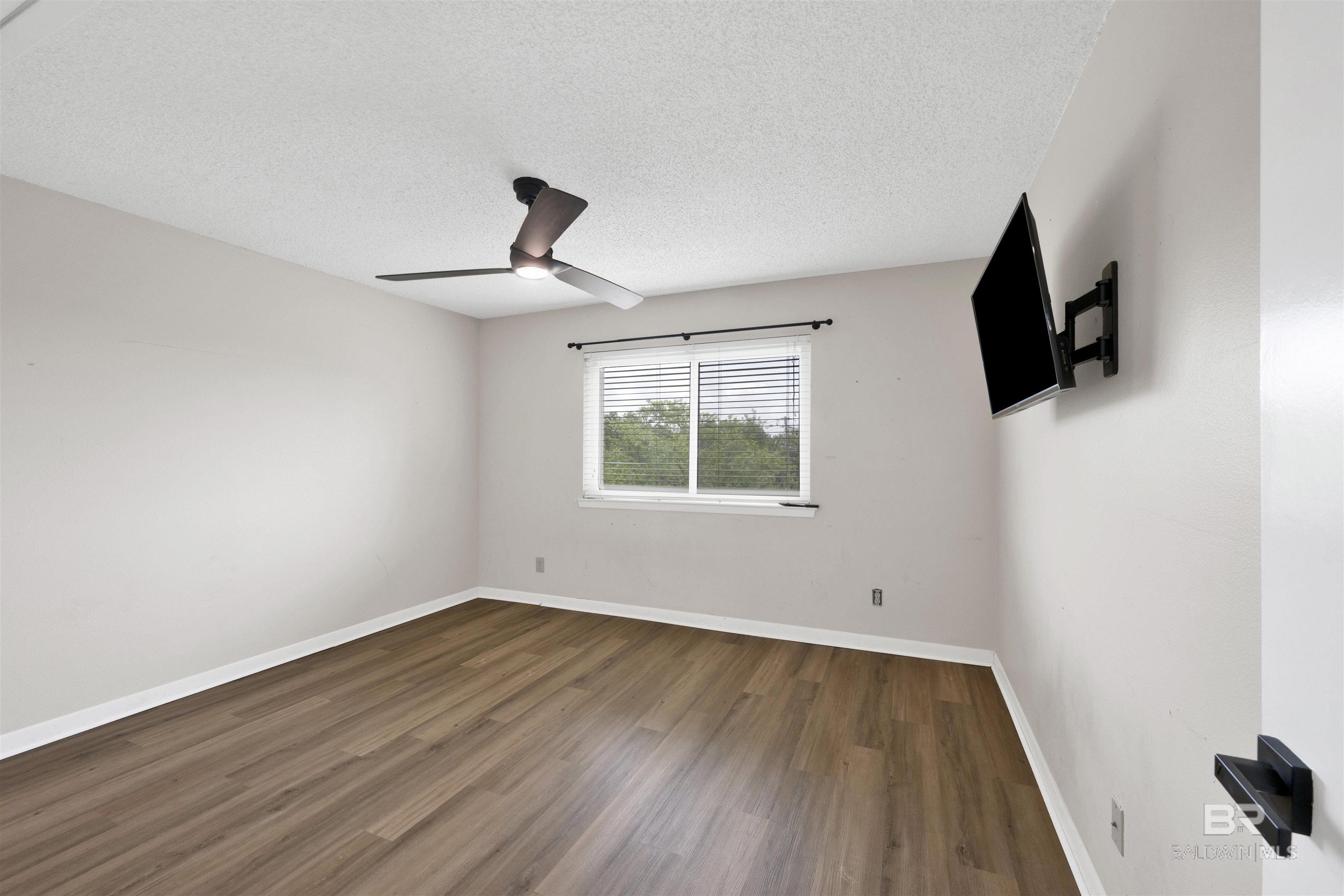 https://zimg.paragon.ice.com/ParagonImages/Property/PG/BCAR/397308/23/0/0/39911e3df960a52cccae8754b518c63b/7/38239e66480d248c1c4a476ed8d155d7/397308-e2f9daaa-8876-4b76-8470-62c70cdfc223.JPG