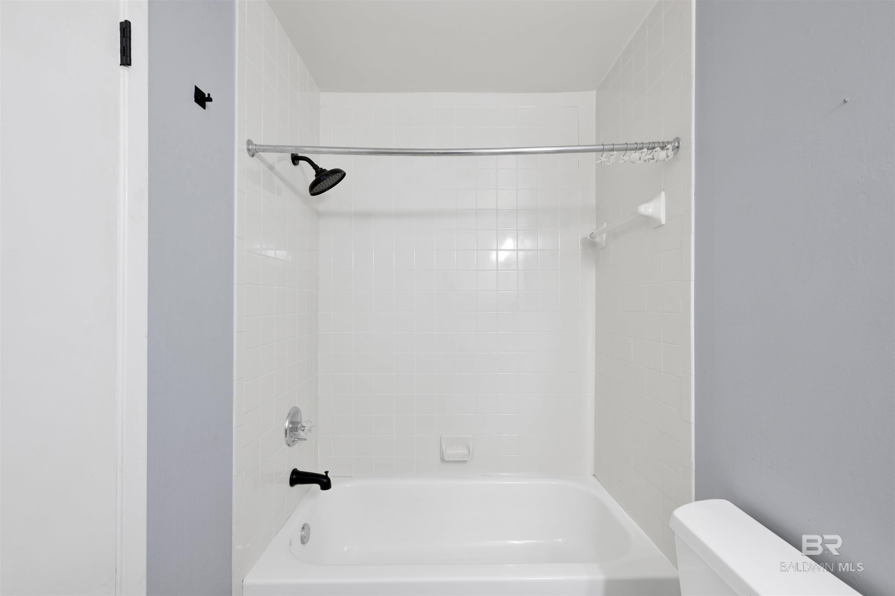 https://zimg.paragon.ice.com/ParagonImages/Property/PG/BCAR/397308/25/0/0/b06ac701cd916ce1386799b77f2e4dce/7/38239e66480d248c1c4a476ed8d155d7/397308-1a8e96c8-78cc-49b6-92cb-549b5ba59686.JPG