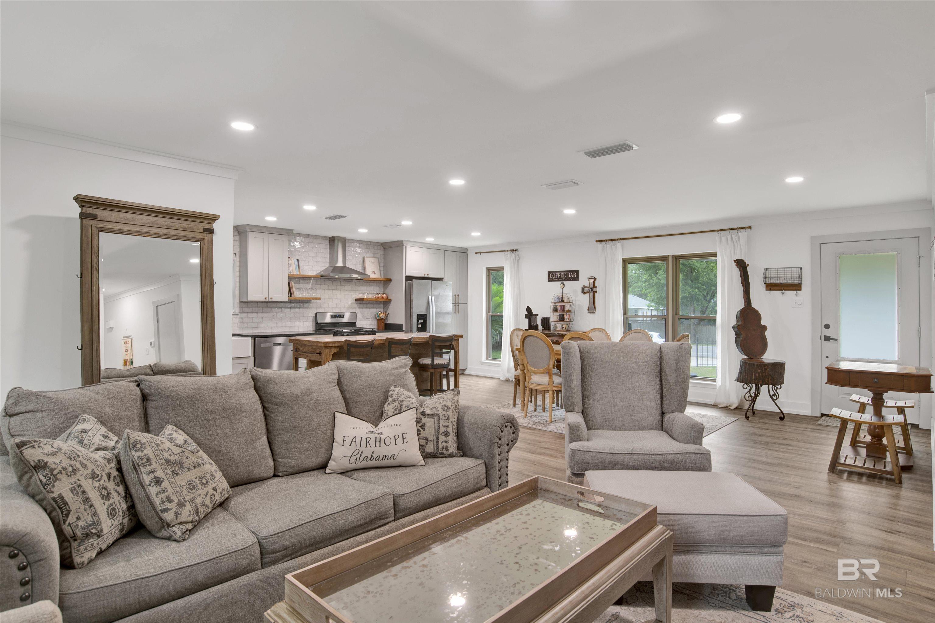 https://zimg.paragon.ice.com/ParagonImages/Property/PG/BCAR/397310/11/0/0/a438c44e5ea28674b2ace53acdd1800b/7/011375aa098bbe56b8f21ed9e8b6a618/397310-4950989e-4e0b-4ac4-93d1-1e8795535121.JPG