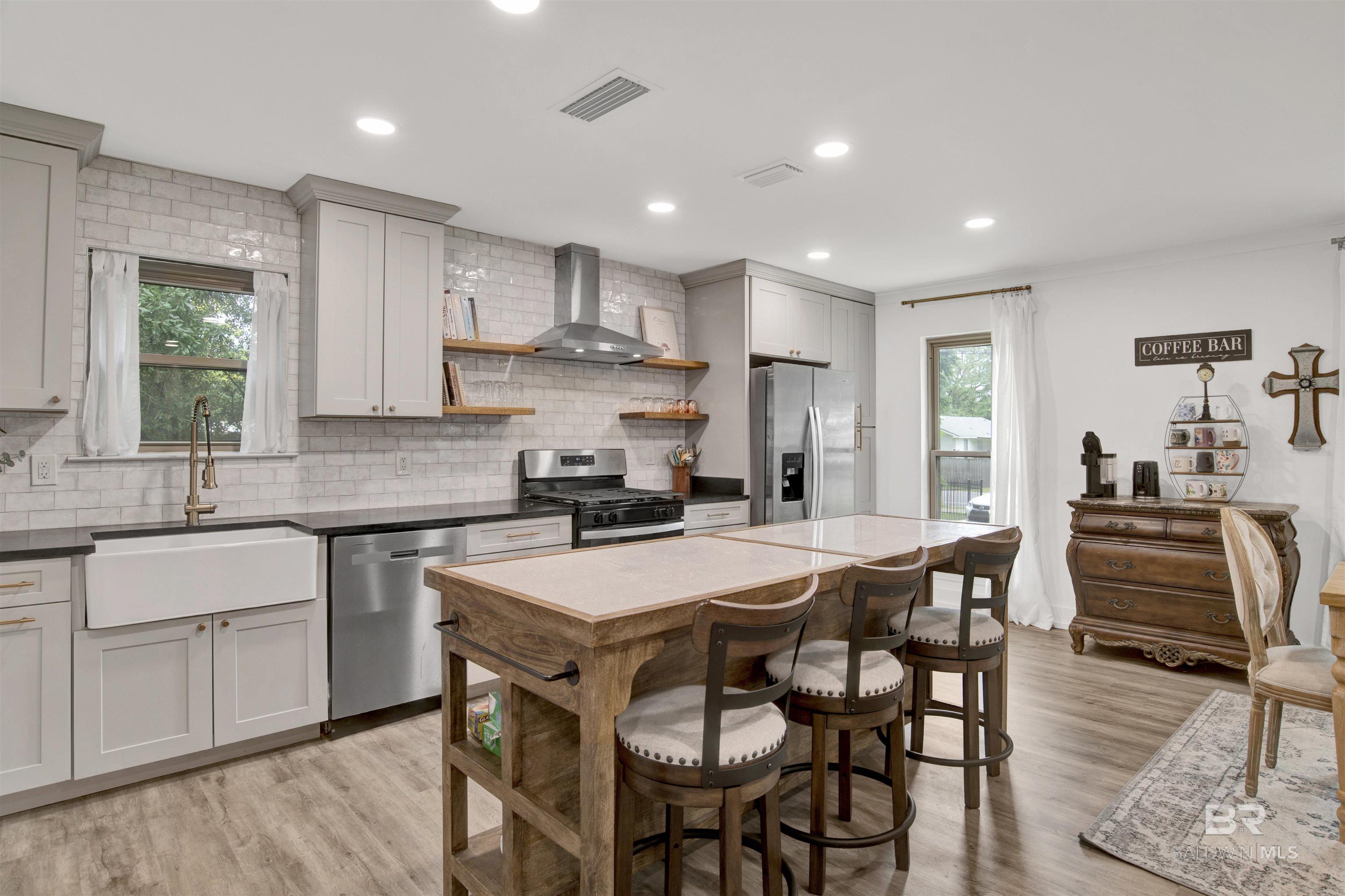 https://zimg.paragon.ice.com/ParagonImages/Property/PG/BCAR/397310/5/0/0/3905b051a9827ff89581de8b8395ccf5/7/011375aa098bbe56b8f21ed9e8b6a618/397310-15f6066c-ea54-41ab-933b-d3d19c74a37f.JPG
