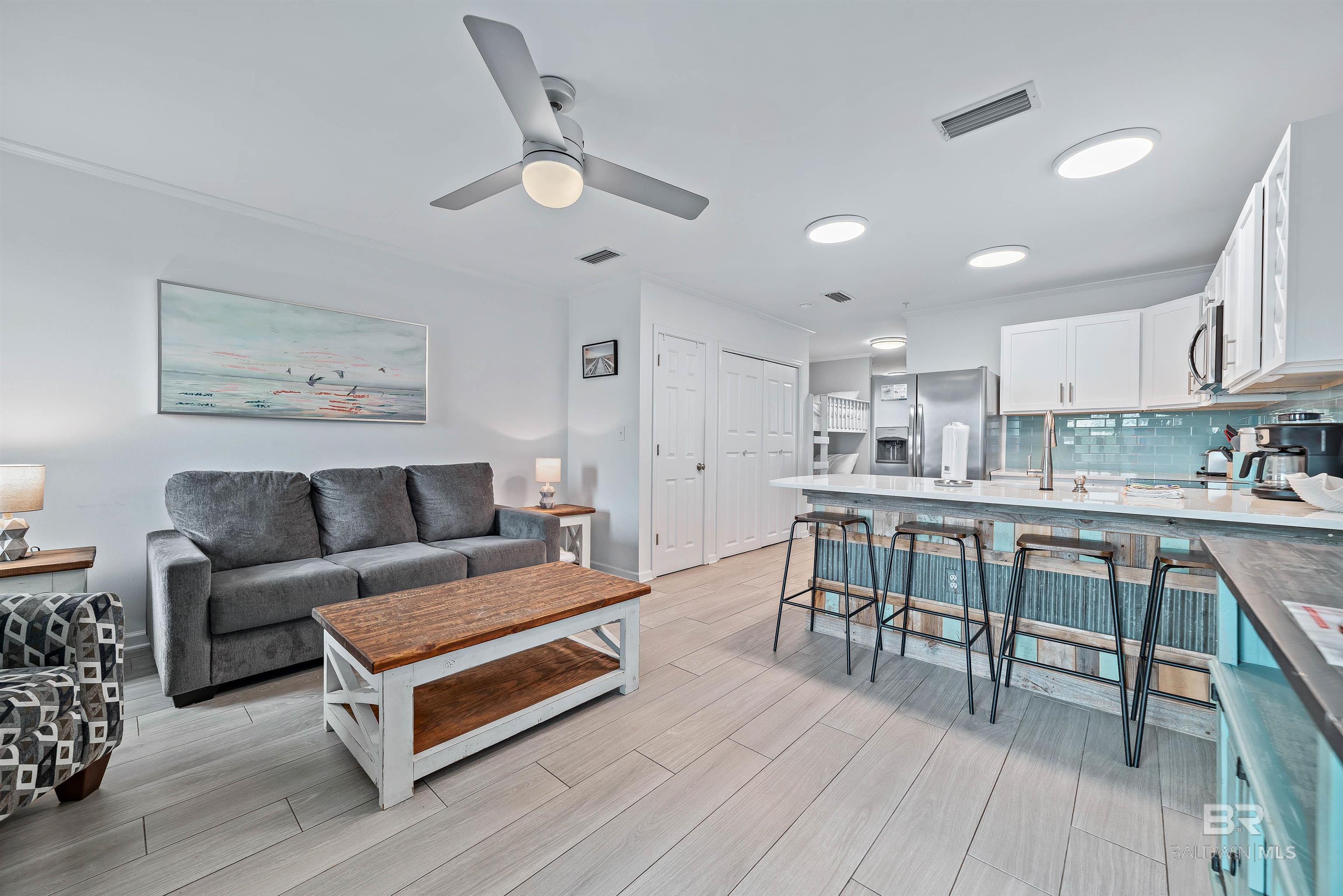 https://zimg.paragon.ice.com/ParagonImages/Property/PG/BCAR/397321/3/0/0/a4db78ed3bf807f7ed2ec7b963e56b54/7/cc0d87856350e33efca4fe9d10fa5a98/397321-d26b24bc-ced5-4ae5-acf4-27c7edbbc25d.JPG