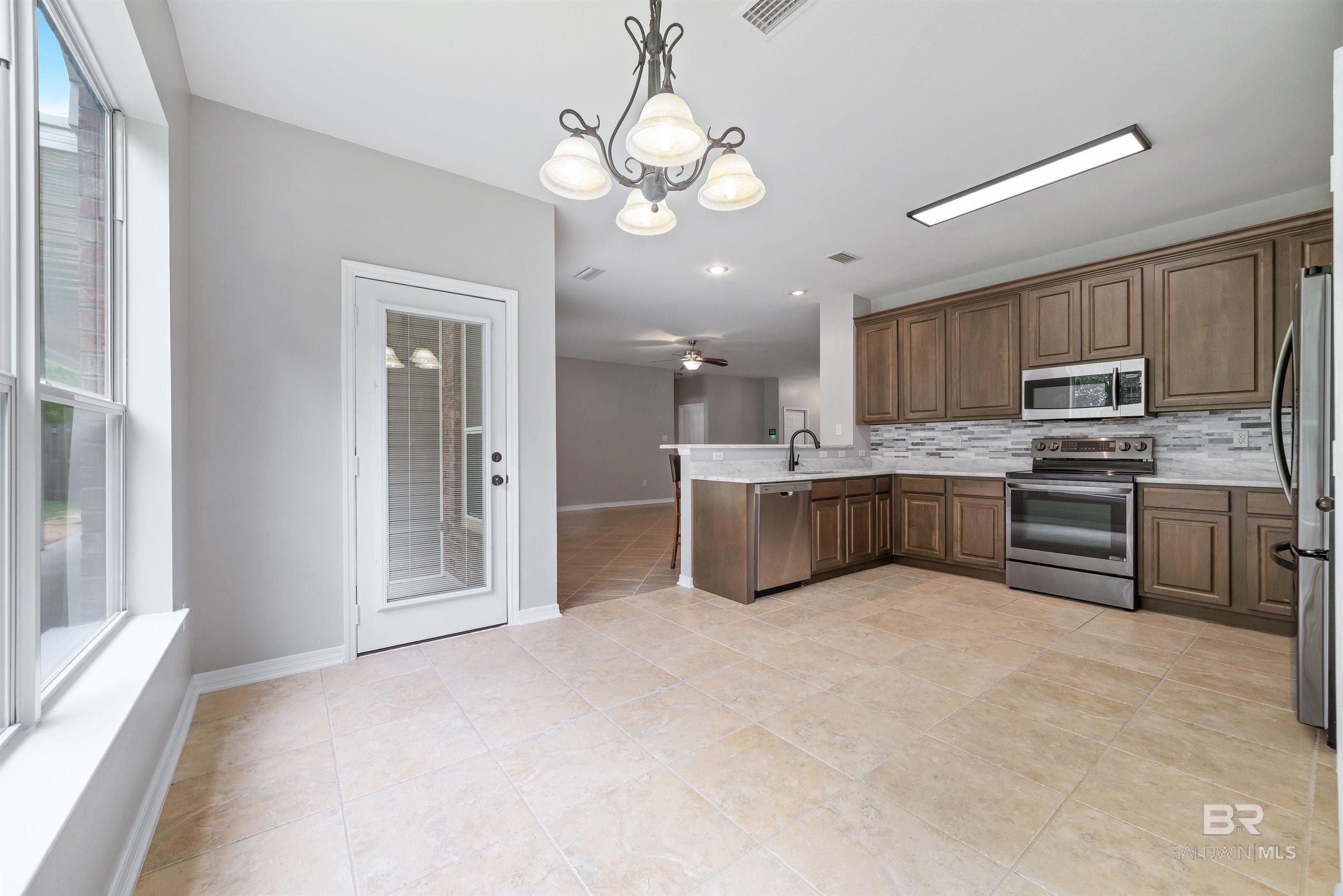 https://zimg.paragon.ice.com/ParagonImages/Property/PG/BCAR/397322/10/0/0/c0032977c486c465caa305aa5281ed28/7/2fbae7d5400165e685b3a8143ae9b0f3/397322-526e2ed7-4b34-430c-a605-f736fe3b222e.JPG