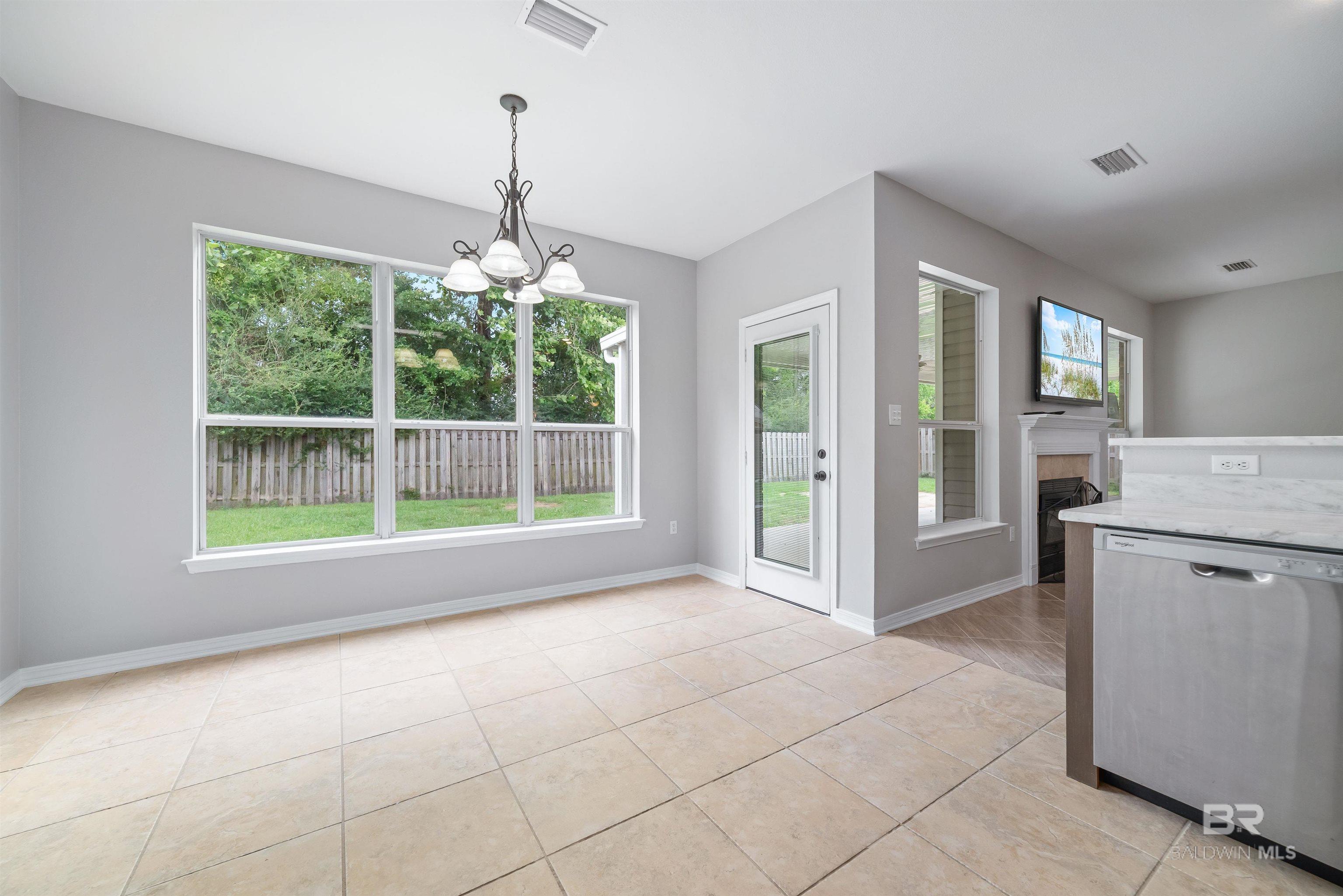 https://zimg.paragon.ice.com/ParagonImages/Property/PG/BCAR/397322/12/0/0/e42b785f3a939d498a1276cc34e5b408/7/2fbae7d5400165e685b3a8143ae9b0f3/397322-3e2e8e13-726b-4b0e-95a4-2248c321a79a.JPG