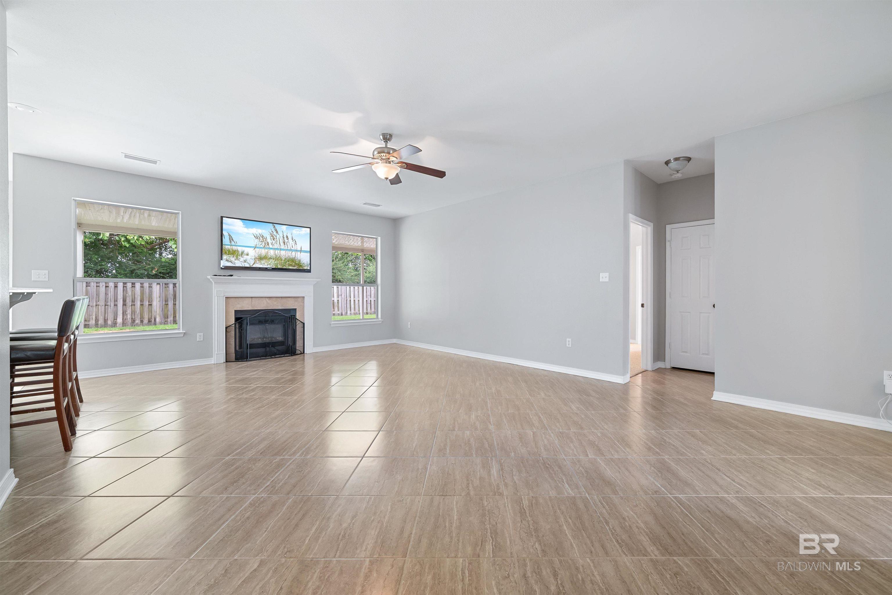 https://zimg.paragon.ice.com/ParagonImages/Property/PG/BCAR/397322/3/0/0/3183e7dfe1b03a2fc2b02420a713e883/7/2fbae7d5400165e685b3a8143ae9b0f3/397322-fd480b26-4bd2-4d82-a3f2-76fdac4af3cf.JPG