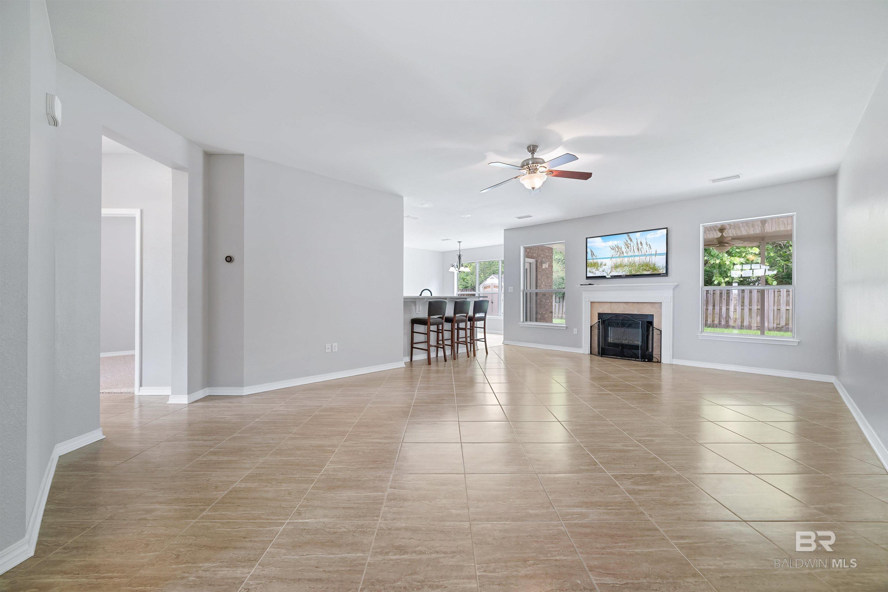 https://zimg.paragon.ice.com/ParagonImages/Property/PG/BCAR/397322/4/0/0/22406b2da11f811ce8a5c03ce7ab6873/7/2fbae7d5400165e685b3a8143ae9b0f3/397322-f95e4819-530b-4db7-9300-742563636e31.JPG