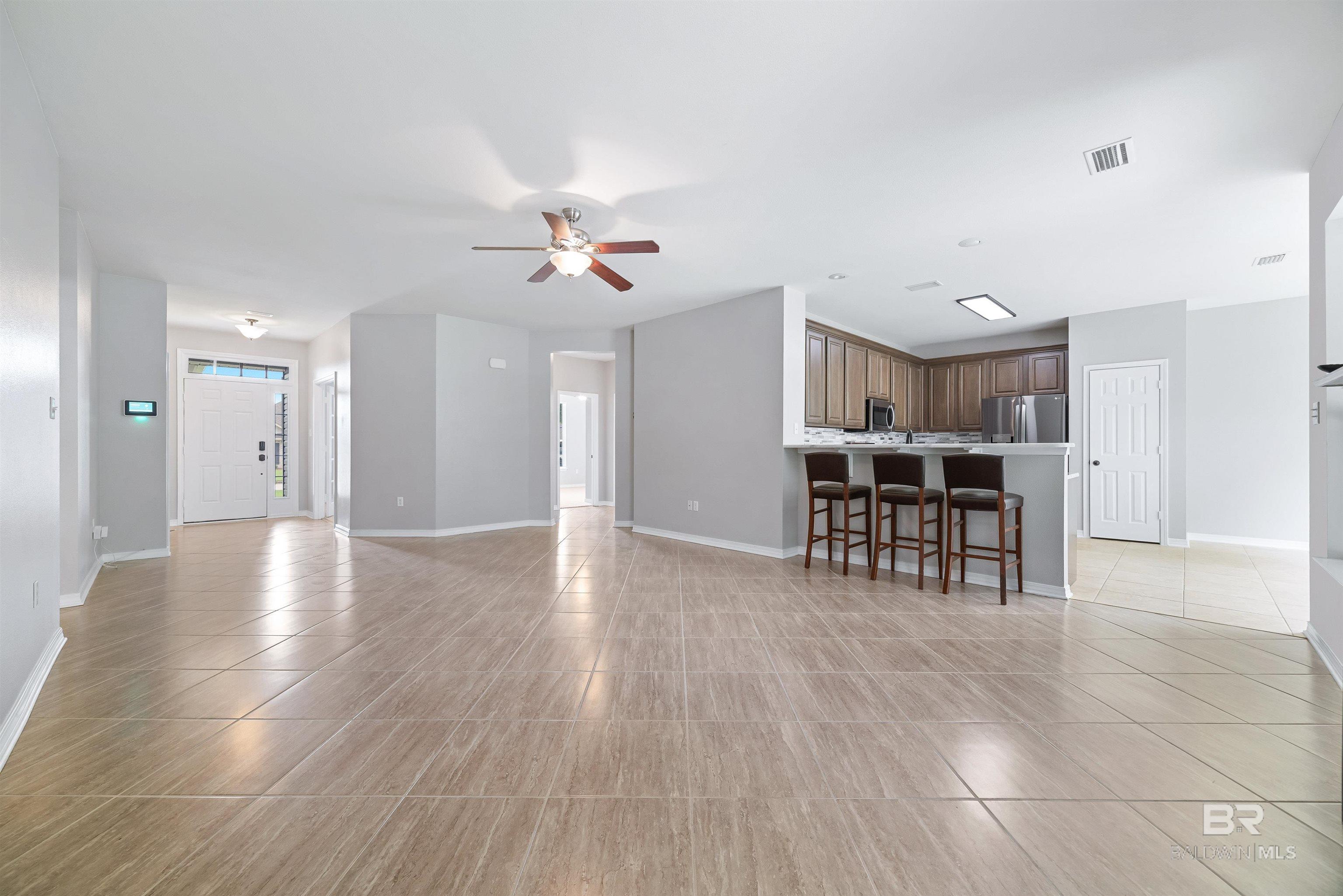 https://zimg.paragon.ice.com/ParagonImages/Property/PG/BCAR/397322/8/0/0/26b54b5e5fc00bcb6b39eb6a1a48f097/7/2fbae7d5400165e685b3a8143ae9b0f3/397322-280dccdc-23d6-4123-b64e-2b987375789d.JPG
