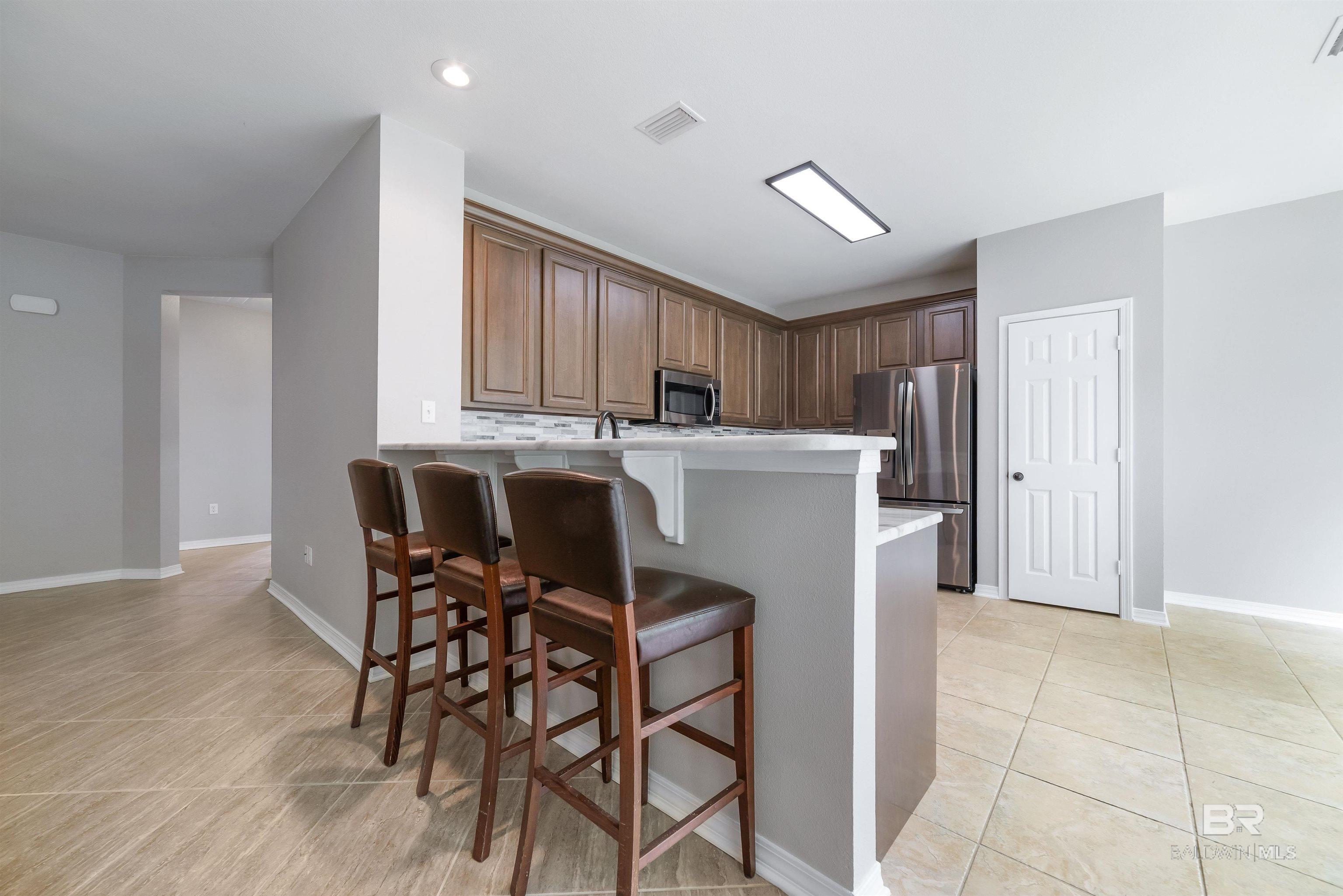 https://zimg.paragon.ice.com/ParagonImages/Property/PG/BCAR/397322/9/0/0/f05baf4a035adf4c34e819d486057195/7/2fbae7d5400165e685b3a8143ae9b0f3/397322-6a66d632-1a5a-4882-abe5-87a0b6ba8a34.JPG