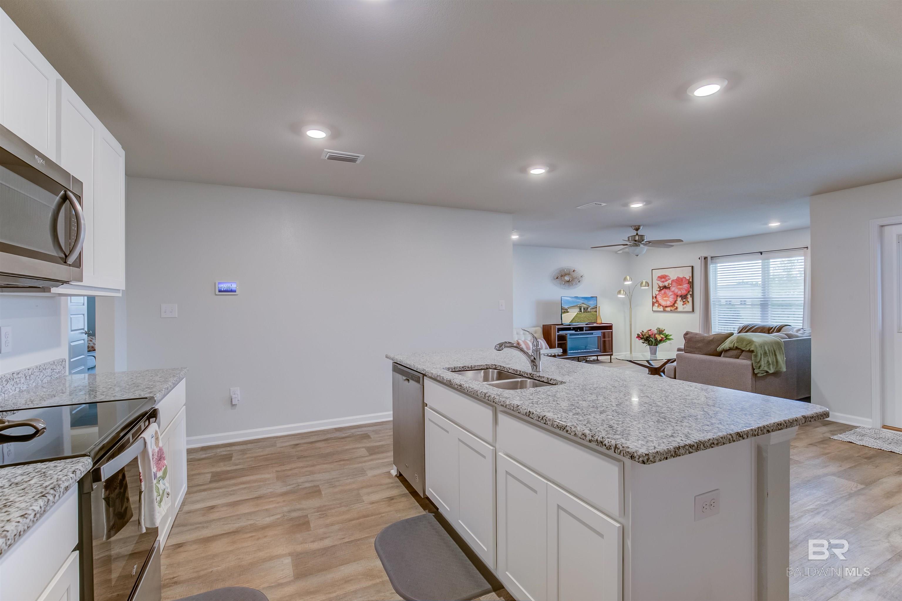 https://zimg.paragon.ice.com/ParagonImages/Property/PG/BCAR/397324/18/0/0/6d2678b2d22e712dda92dc44e40dabd4/7/61c1c8d41292b673c649790d1284ec88/397324-171b74b8-d83a-4ddf-93b0-84e66902e31e.JPG