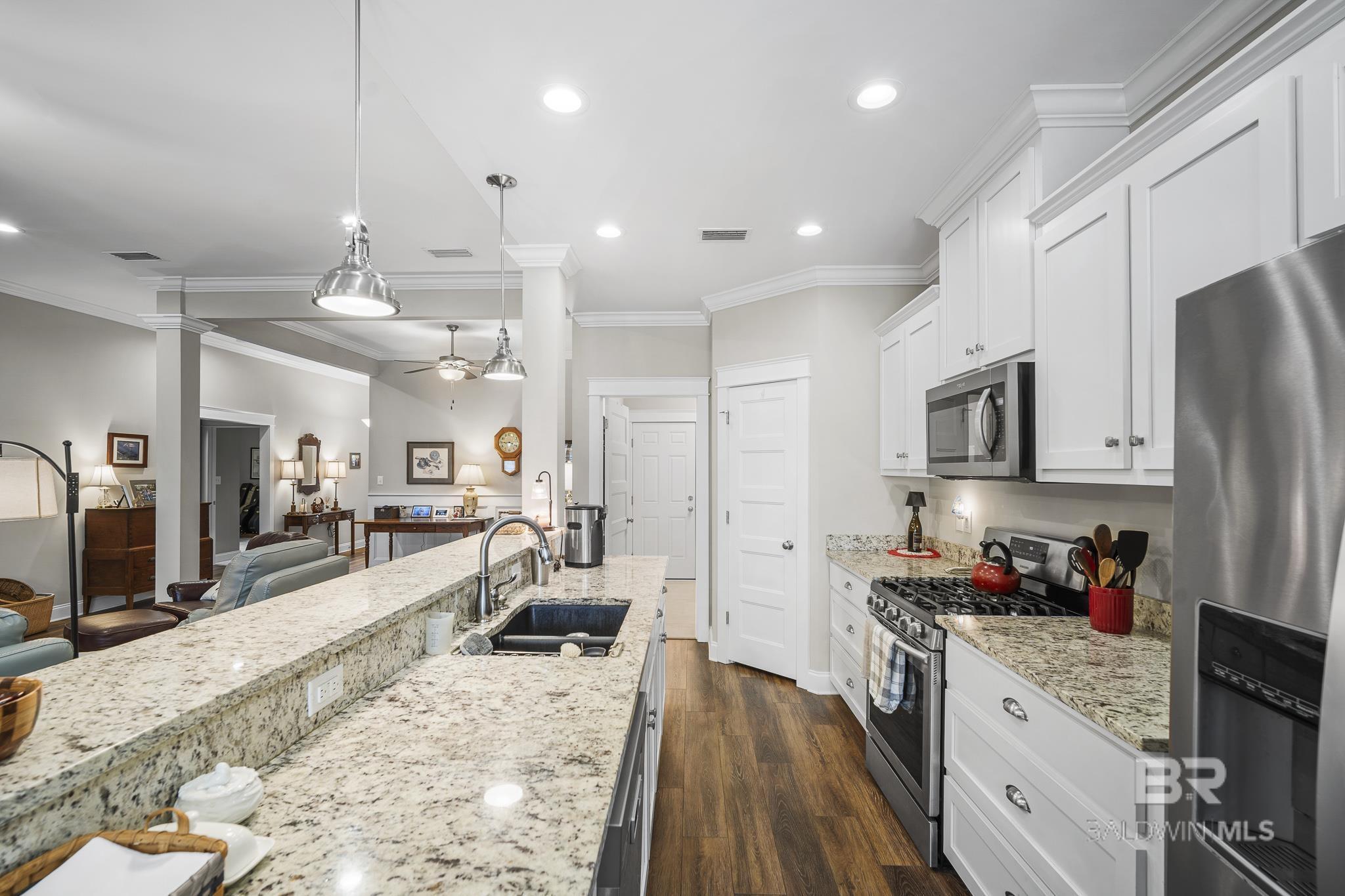 https://zimg.paragon.ice.com/ParagonImages/Property/PG/BCAR/397327/12/0/0/cdb3103fb530c91cda8086b0ebd51159/7/37524bd121905f383fc4cc6dc94064b8/397327-19ee9ce8-8b6d-4feb-80b9-6c075dea3574.JPG