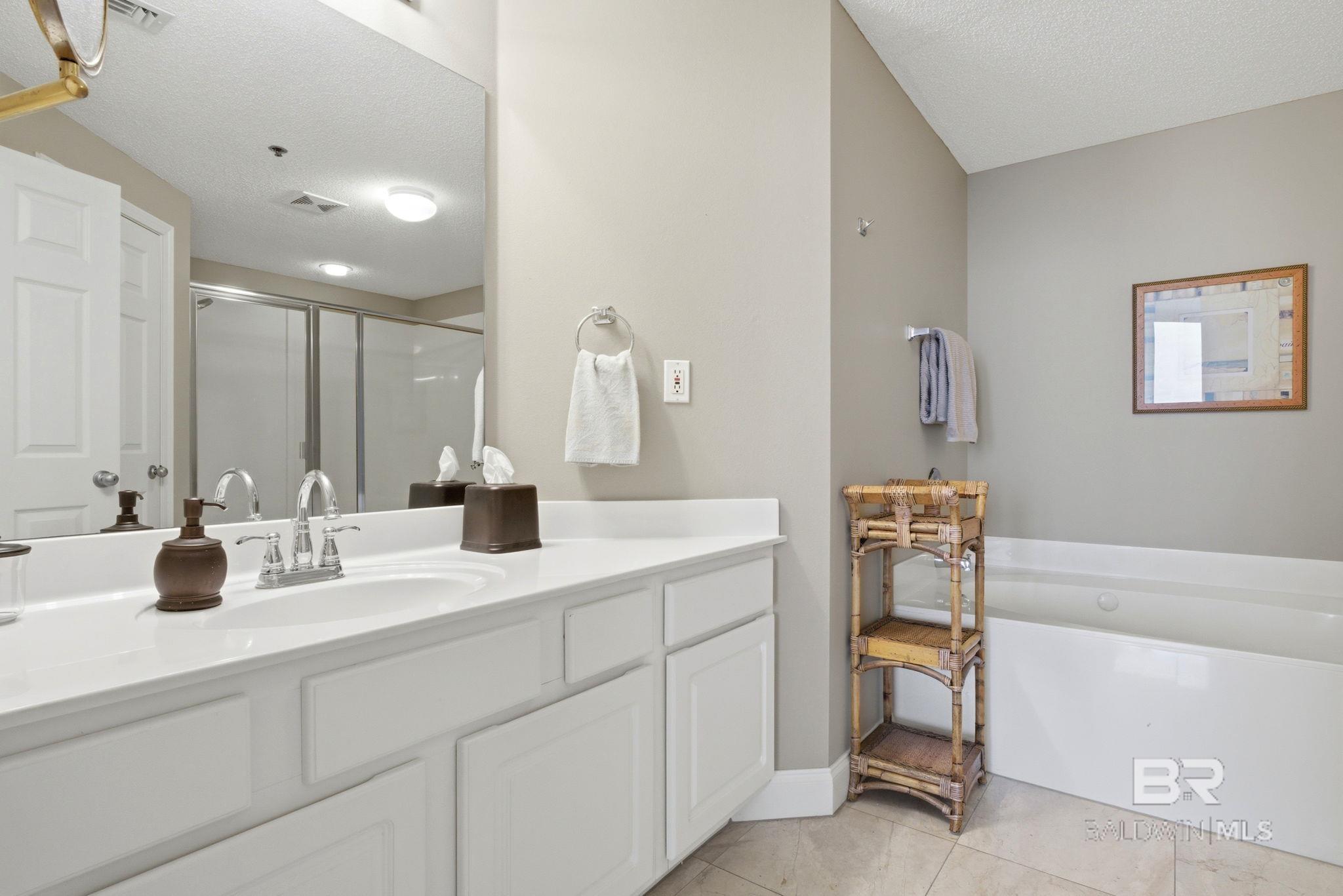 https://zimg.paragon.ice.com/ParagonImages/Property/PG/BCAR/397328/22/0/0/da99ae20bc14b23dd5fb699b90360097/7/8982c3d4400d09c5a6e6d790204a84e5/397328-5ef03d37-e35e-438f-8d96-245339d7f37c.JPG