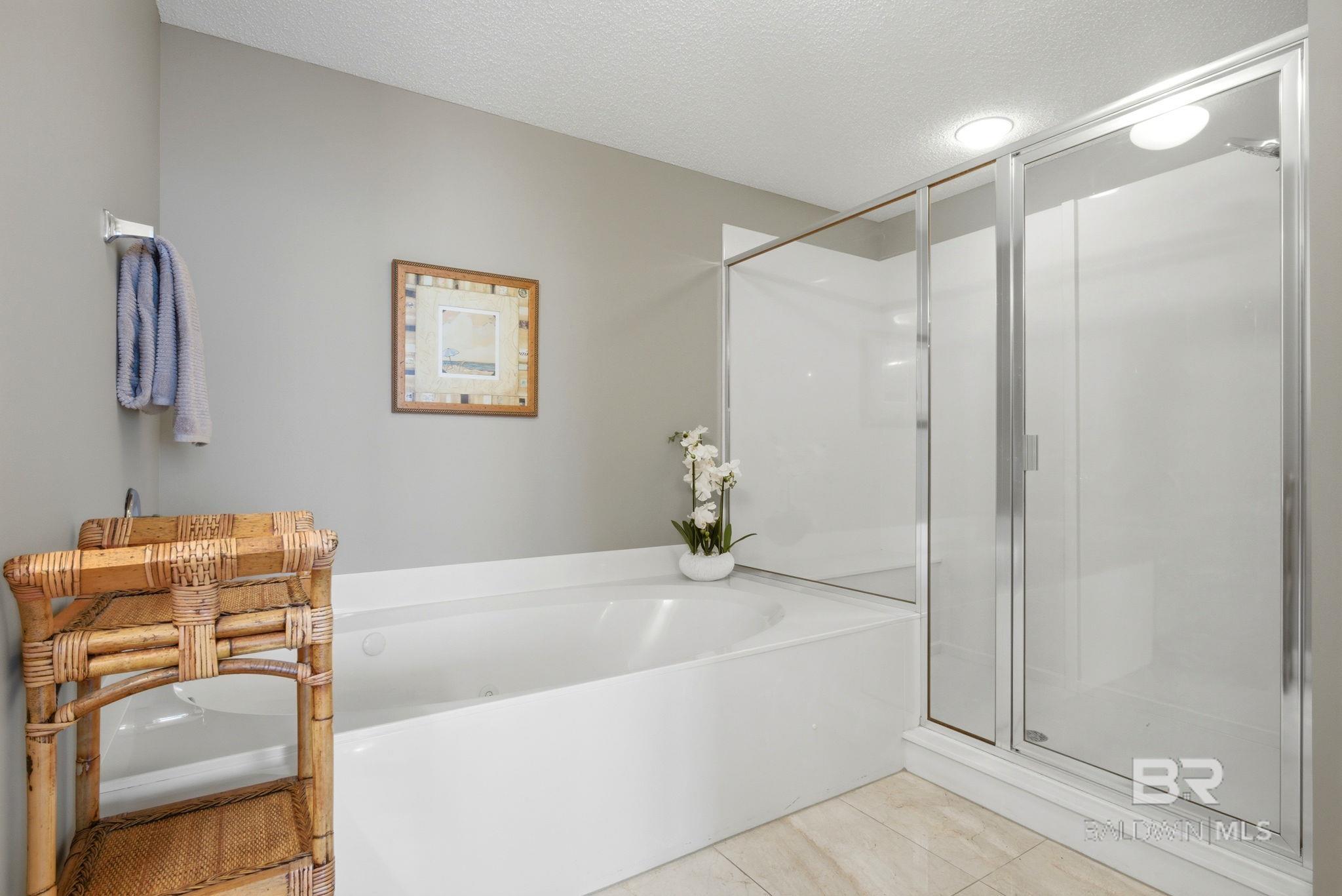 https://zimg.paragon.ice.com/ParagonImages/Property/PG/BCAR/397328/23/0/0/15ac9f05f2df32d447f56397684cc970/7/8982c3d4400d09c5a6e6d790204a84e5/397328-abe82a5a-6e8a-448f-b063-ffb5e96fb267.JPG