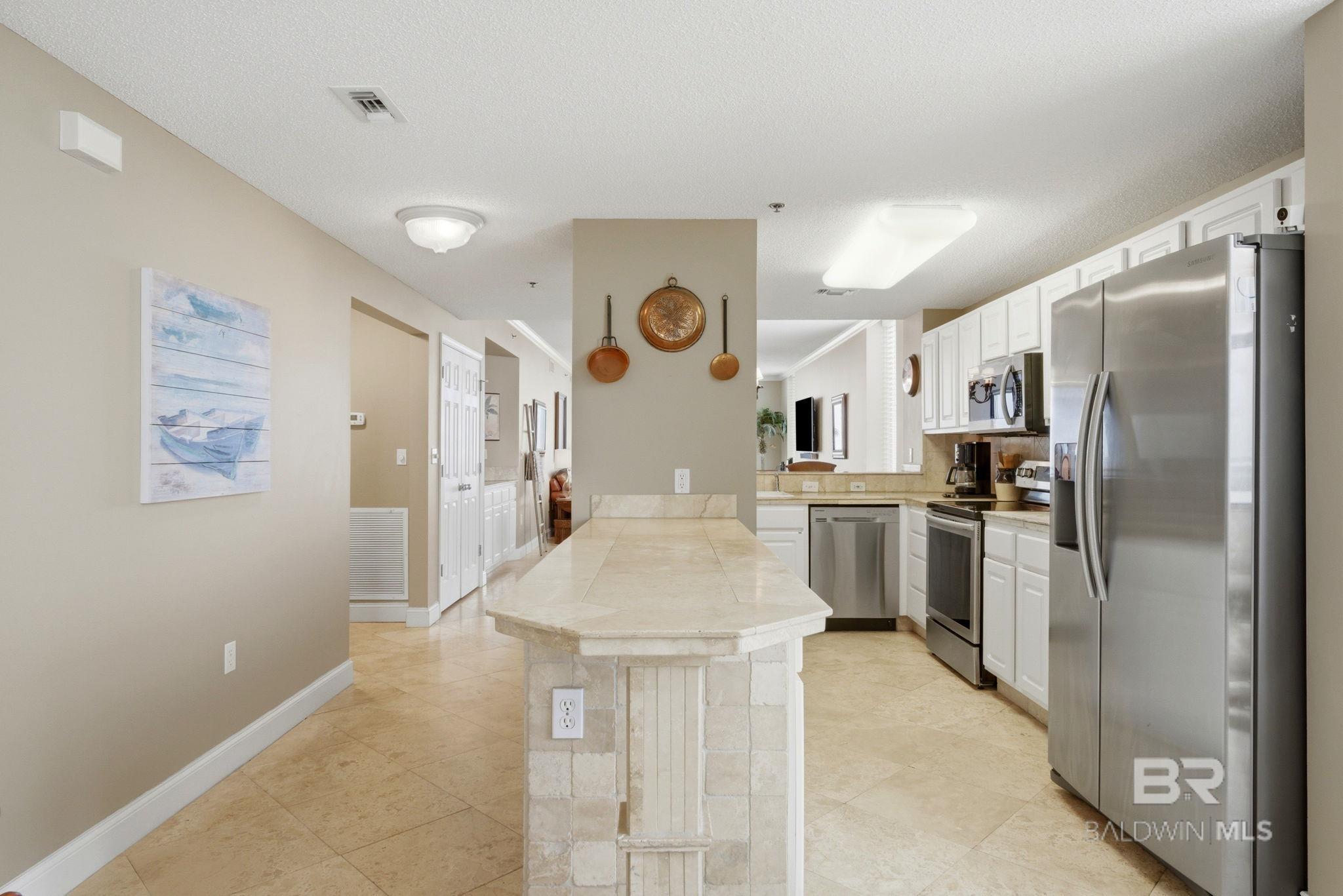 https://zimg.paragon.ice.com/ParagonImages/Property/PG/BCAR/397328/5/0/0/5218738543a066c173e9adb212964cc4/7/8982c3d4400d09c5a6e6d790204a84e5/397328-0a521a4c-7a07-42fd-bd9d-e527cb687a8a.JPG