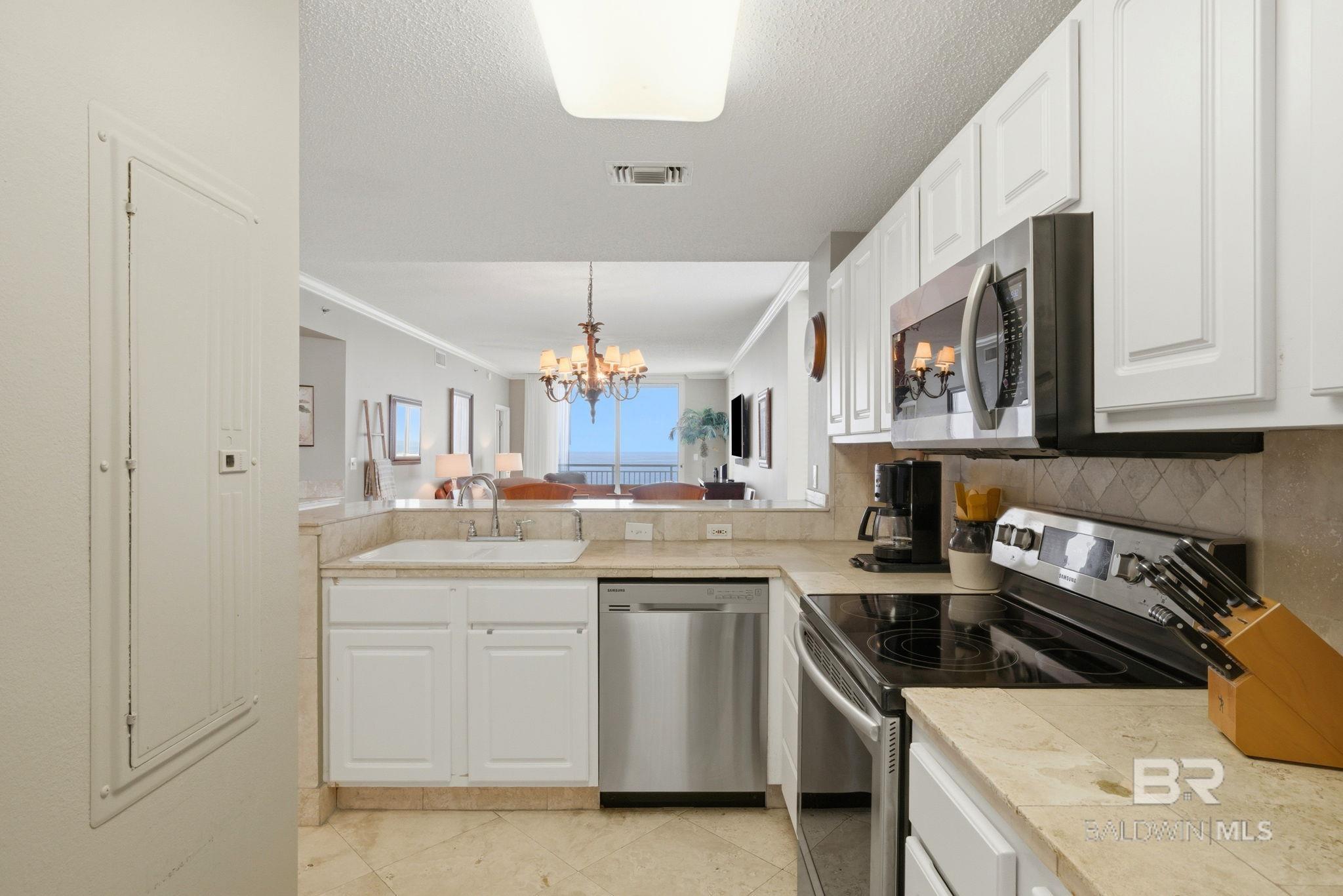 https://zimg.paragon.ice.com/ParagonImages/Property/PG/BCAR/397328/6/0/0/412a138020cf93c560c80748502bce86/7/8982c3d4400d09c5a6e6d790204a84e5/397328-062fb6f6-f0f5-4d01-bc95-58e1fb320c8a.JPG