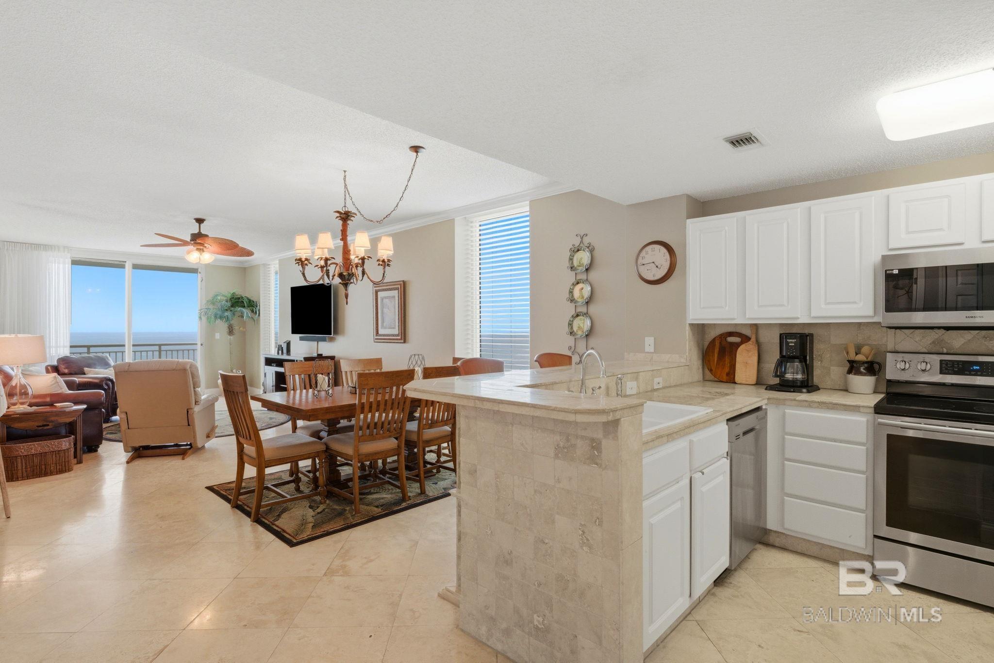 https://zimg.paragon.ice.com/ParagonImages/Property/PG/BCAR/397328/8/0/0/cdf400f23ebd852ef369b804bf56e580/7/8982c3d4400d09c5a6e6d790204a84e5/397328-3b38663e-7c2e-4b56-b13d-96c74c332980.JPG