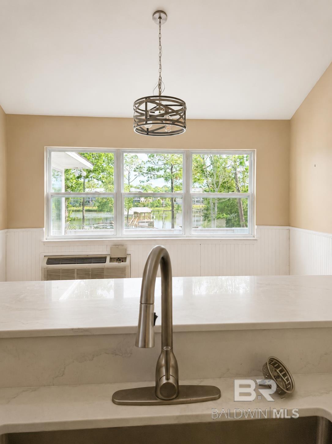 https://zimg.paragon.ice.com/ParagonImages/Property/PG/BCAR/397351/10/0/0/443dcf0a203bda4124f457a8b55efd0f/7/86d7c8caff8fc7a54eddf731313922af/397351-c0736741-4a53-48e6-a673-2748188da910.JPG