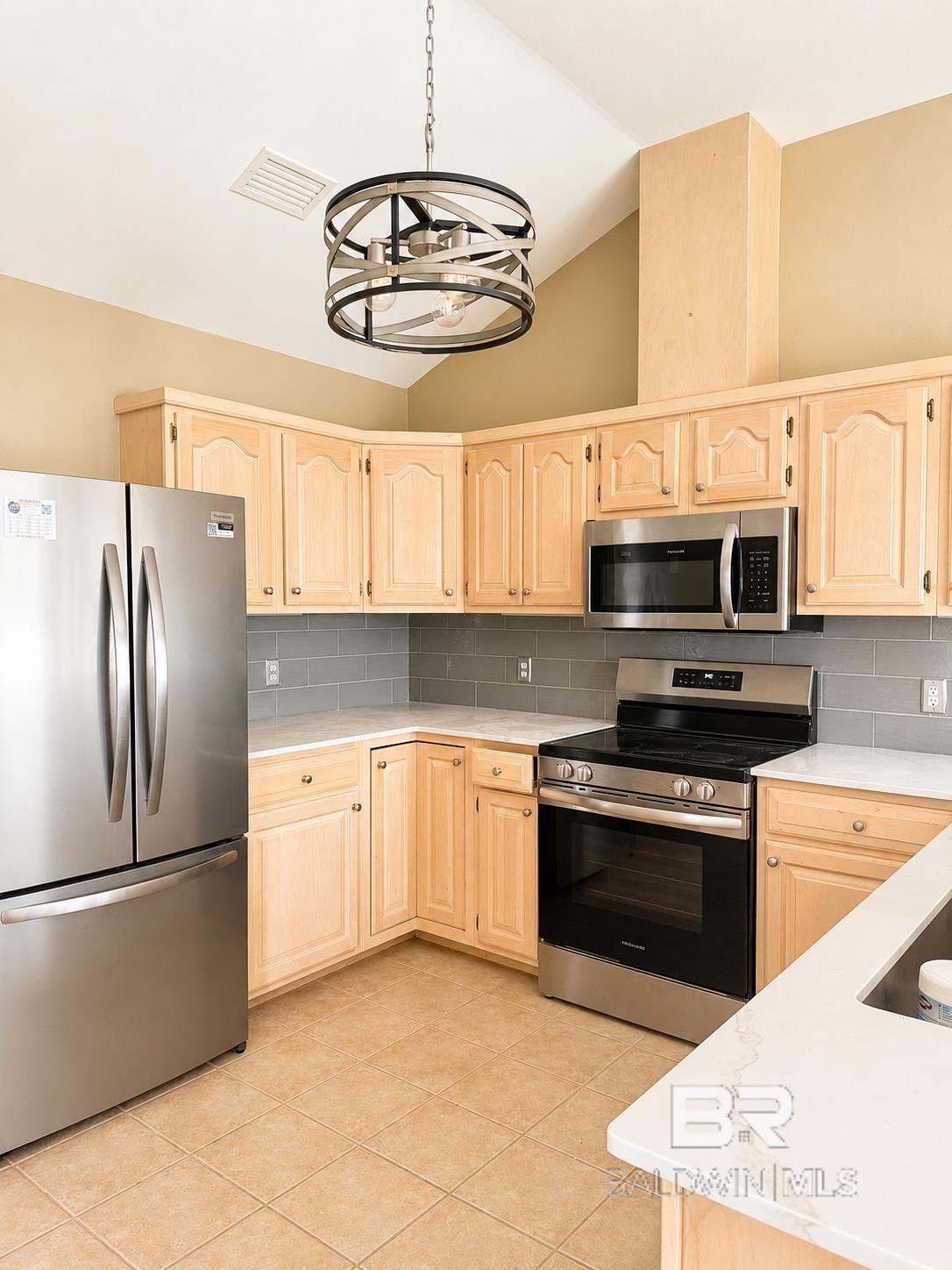 https://zimg.paragon.ice.com/ParagonImages/Property/PG/BCAR/397351/11/0/0/e3c96f91e4a275bf649b883b7b774c30/7/86d7c8caff8fc7a54eddf731313922af/397351-fb1eafda-7019-4819-88f8-79361166c294.JPG