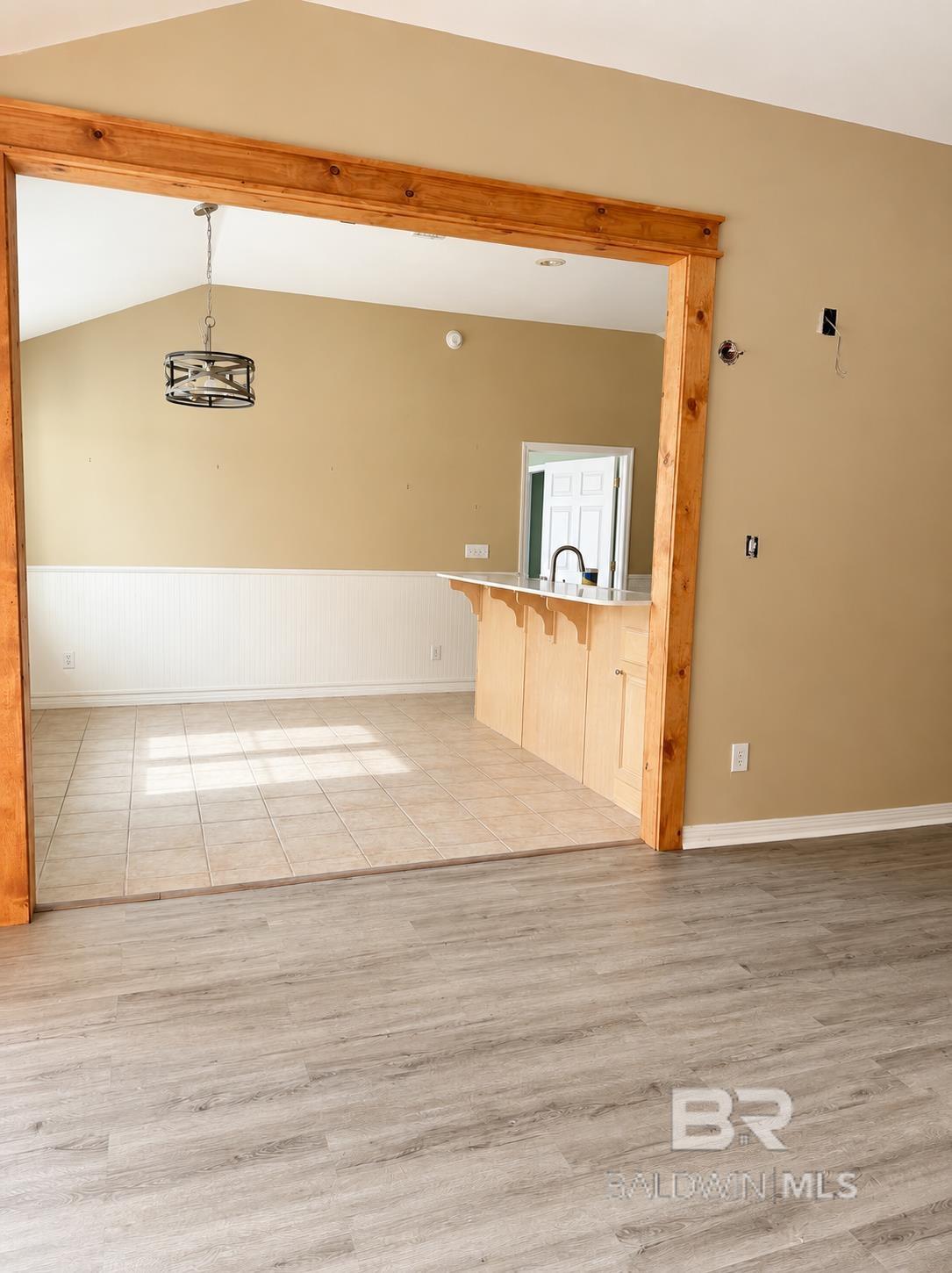 https://zimg.paragon.ice.com/ParagonImages/Property/PG/BCAR/397351/14/0/0/84d77e53291d3ad1ac7c7926a10d809a/7/86d7c8caff8fc7a54eddf731313922af/397351-9fa0c5ad-c00d-4796-84ce-b9a6a660080b.JPG