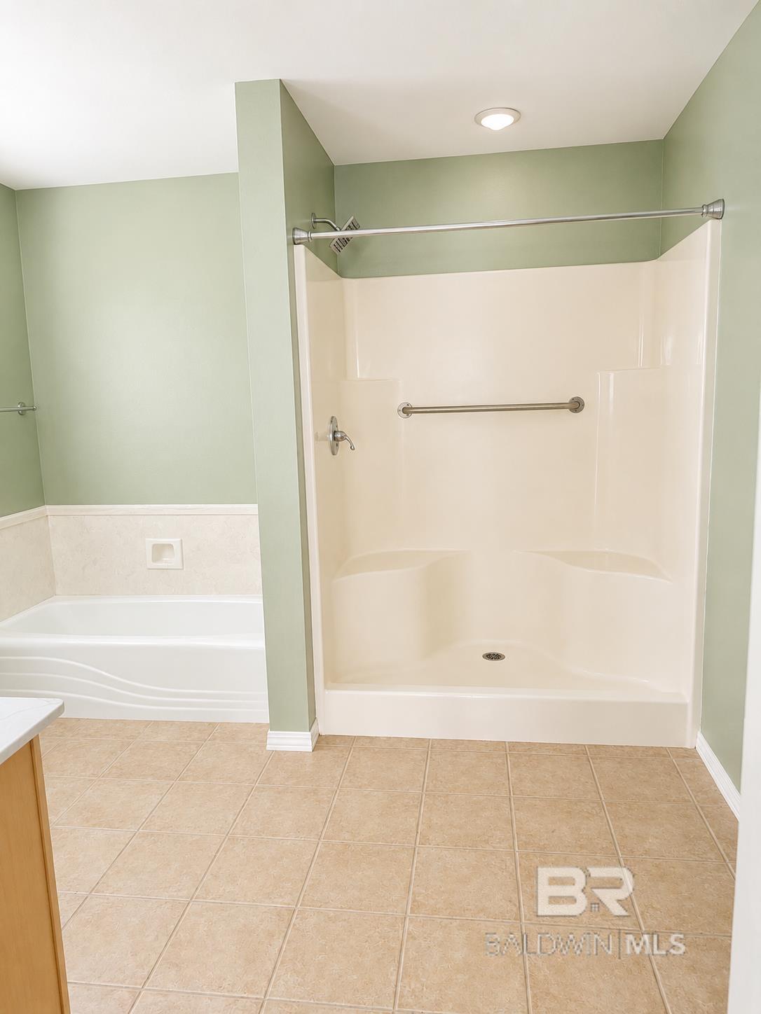 https://zimg.paragon.ice.com/ParagonImages/Property/PG/BCAR/397351/8/0/0/1afb4f63aaf1d89a858a8b4a80d7d807/7/86d7c8caff8fc7a54eddf731313922af/397351-c7d901ca-d013-4cee-9e76-618e92b2fd0e.JPG