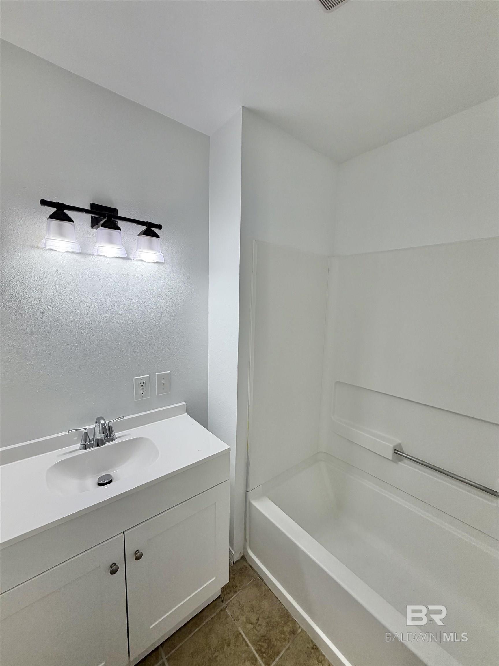 https://zimg.paragon.ice.com/ParagonImages/Property/PG/BCAR/397367/11/0/0/c1bb7e95510f011e2ea2c9857357a8e3/7/2a29329b11e5863df1e6b8127a231e78/397367-5c970b2a-d20c-4578-a924-47665dd0123a.JPG