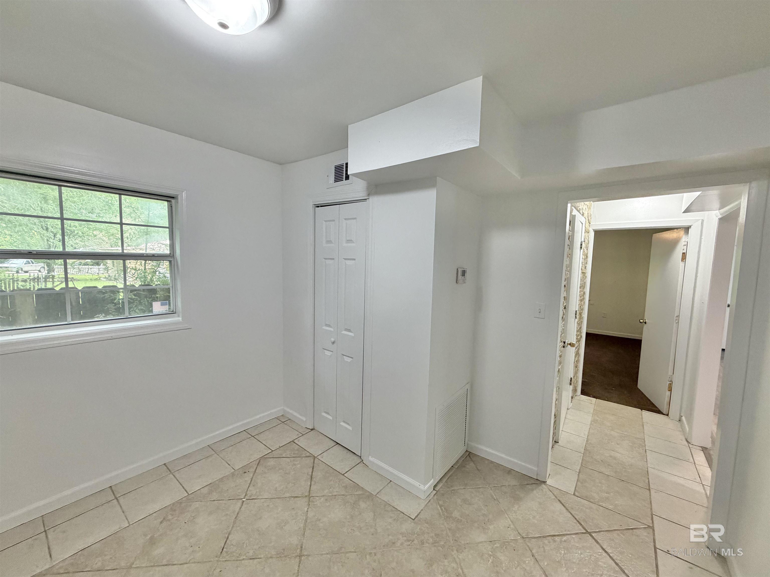 https://zimg.paragon.ice.com/ParagonImages/Property/PG/BCAR/397367/7/0/0/53a84c2291f4006a3ba07084cdc4f41d/7/2a29329b11e5863df1e6b8127a231e78/397367-39812133-94a7-4ff5-ac7e-d925a0931749.JPG