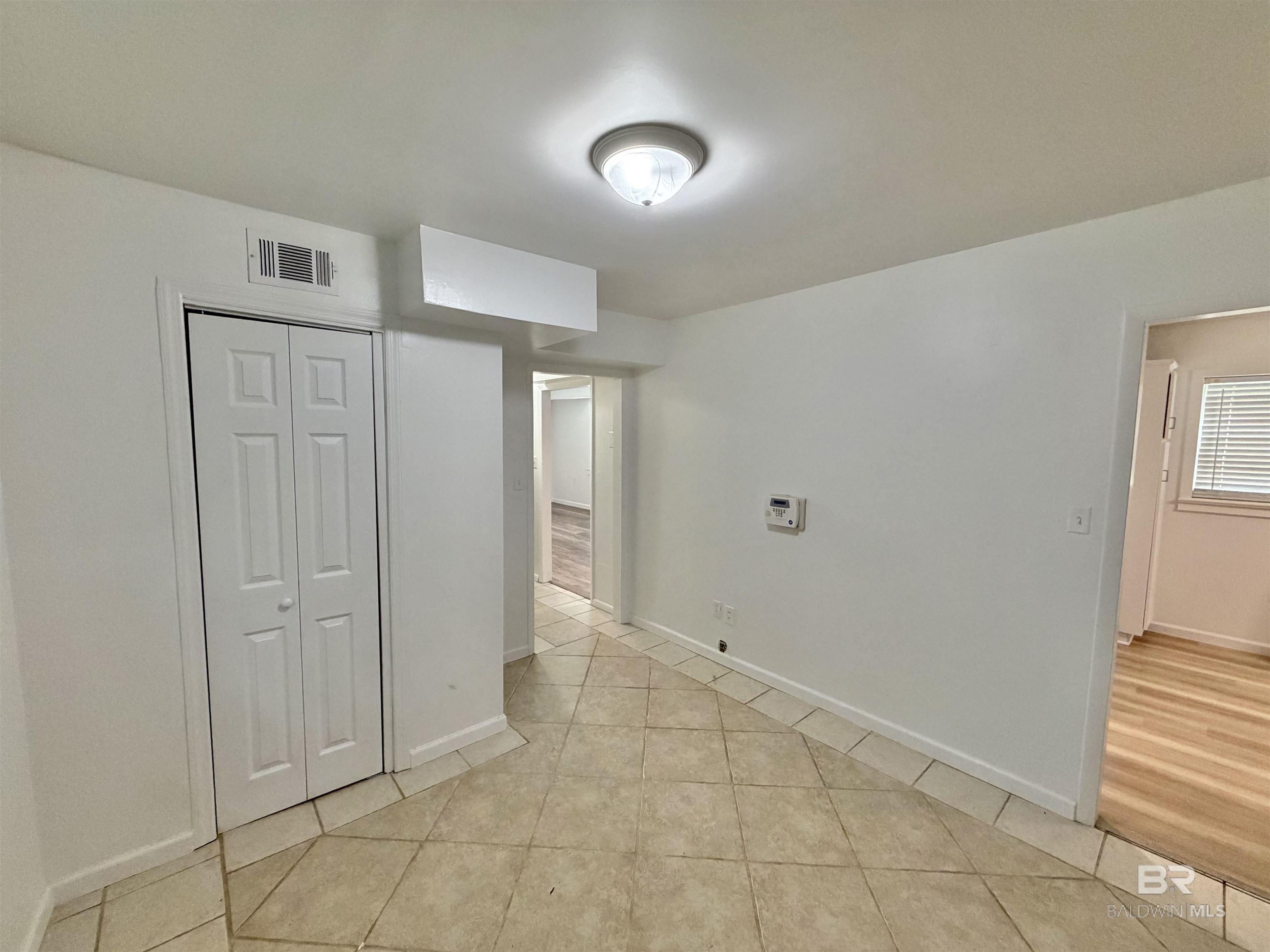 https://zimg.paragon.ice.com/ParagonImages/Property/PG/BCAR/397367/8/0/0/3415720a7ffa9074b5514c282a9a9d72/7/2a29329b11e5863df1e6b8127a231e78/397367-6f095a25-3320-409f-9359-463fef845fe5.JPG