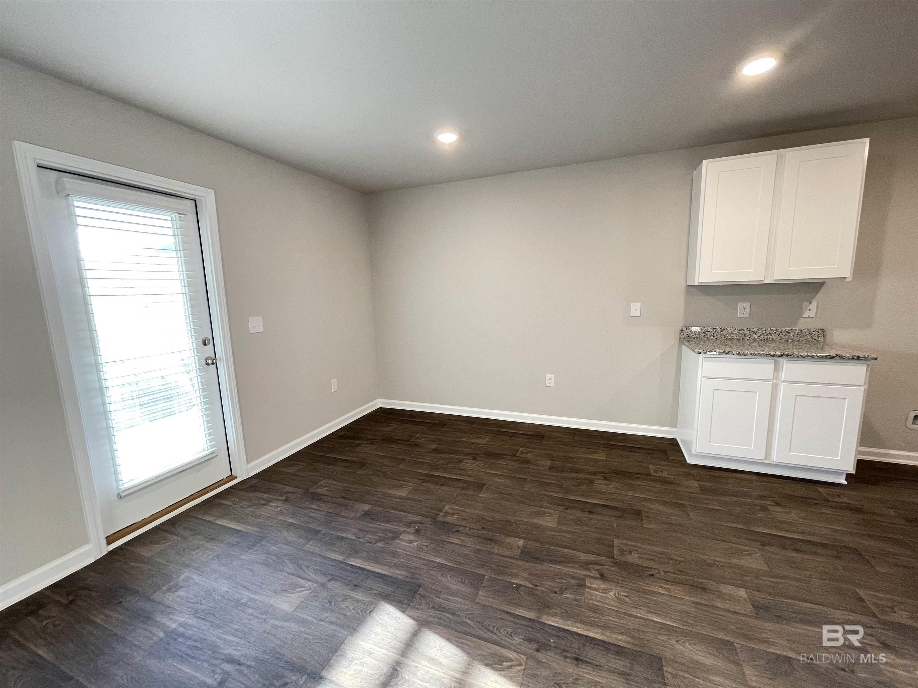 https://zimg.paragon.ice.com/ParagonImages/Property/PG/BCAR/397369/2/0/0/b69abecef0eb446f5f0364289dbb44e1/7/33a299365bdb8c12b2504ef20287dacb/397369-7F8CDA6B-9A61-4547-BCAB-A11F4E6FF4DA.JPG