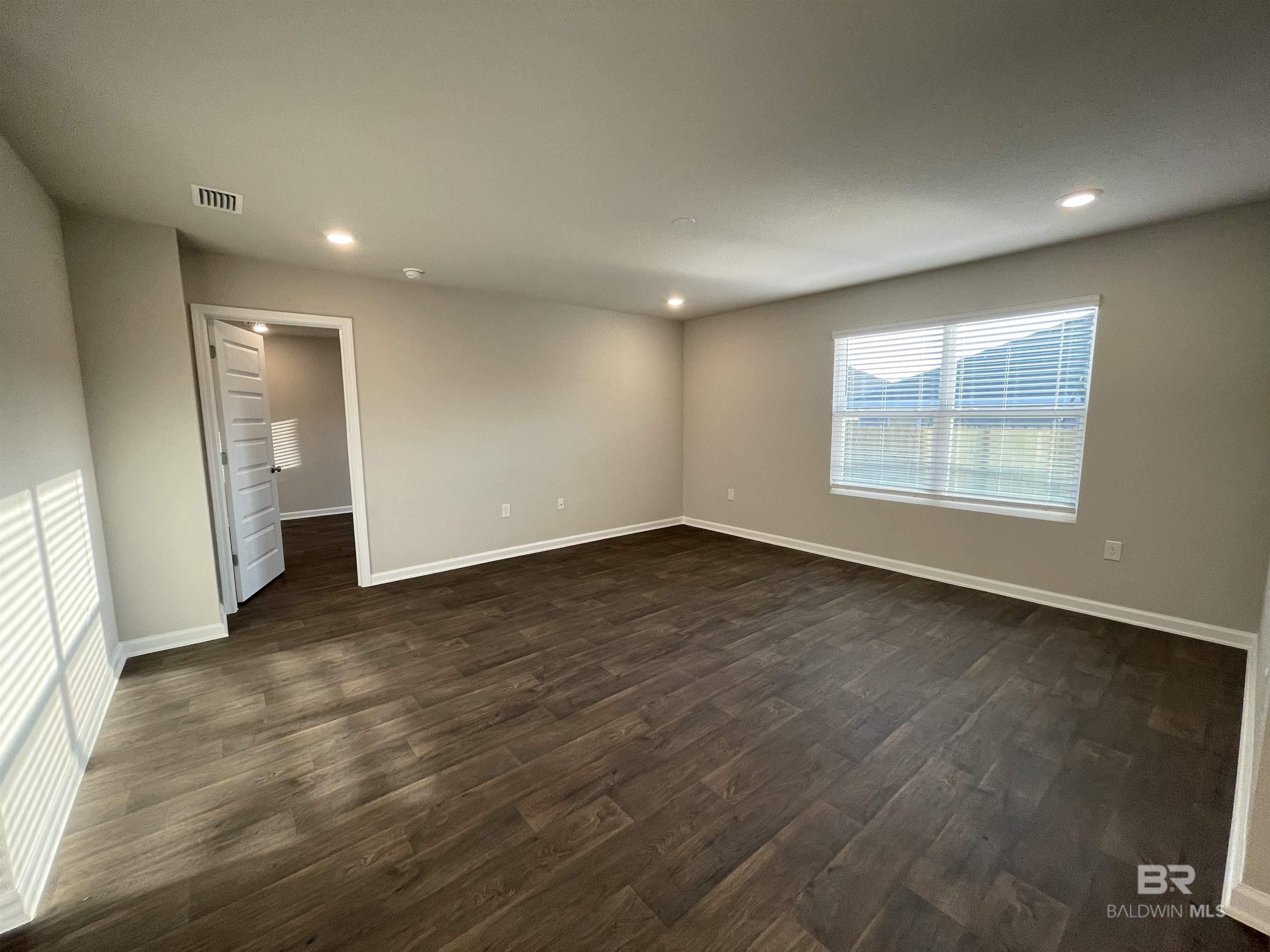https://zimg.paragon.ice.com/ParagonImages/Property/PG/BCAR/397369/3/0/0/7df67d17a88a47b4193257d23def1cd1/7/33a299365bdb8c12b2504ef20287dacb/397369-0AE912F9-9916-40E4-AECC-3A66F4B438B9.JPG