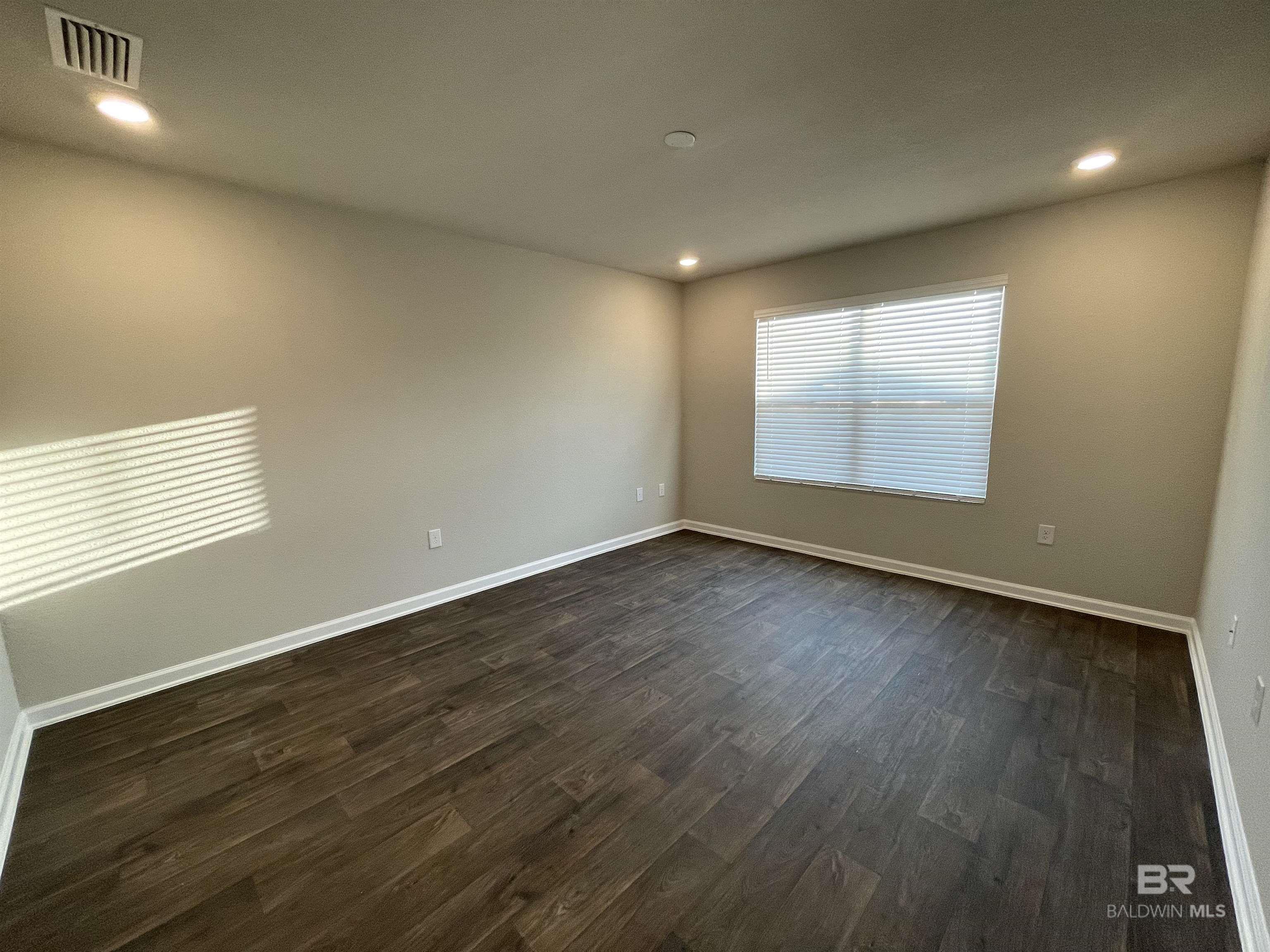 https://zimg.paragon.ice.com/ParagonImages/Property/PG/BCAR/397369/4/0/0/01e44ab9cd559ce5a8aea1c7dacc59be/7/33a299365bdb8c12b2504ef20287dacb/397369-48EB1518-9F8E-49BD-A477-2E8B73D2D294.JPG