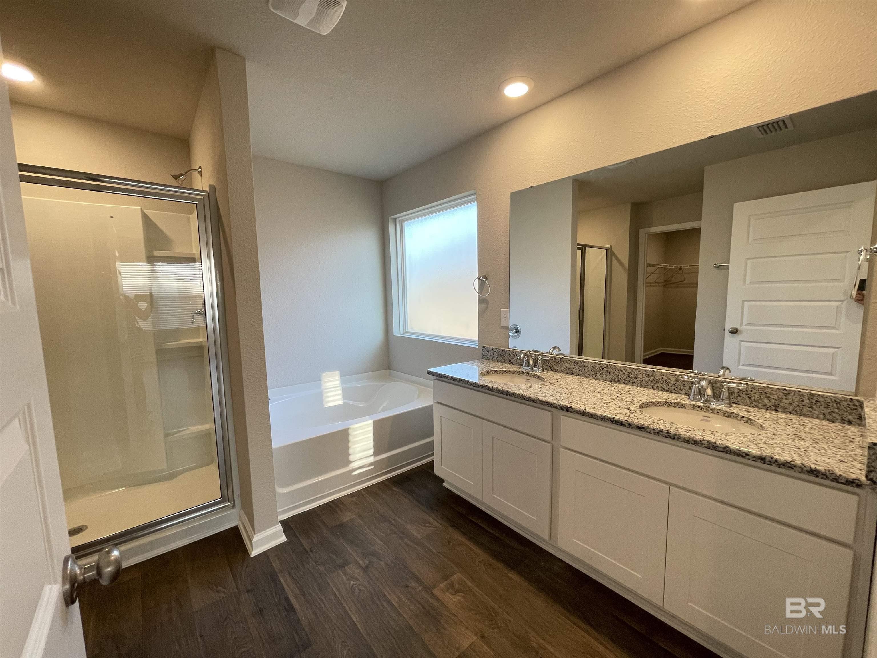 https://zimg.paragon.ice.com/ParagonImages/Property/PG/BCAR/397369/5/0/0/49f650dd3cba012c9eb0d2d330e62ab2/7/33a299365bdb8c12b2504ef20287dacb/397369-5131AB71-D6A0-42FB-AC82-A681D8BD01C9.JPG