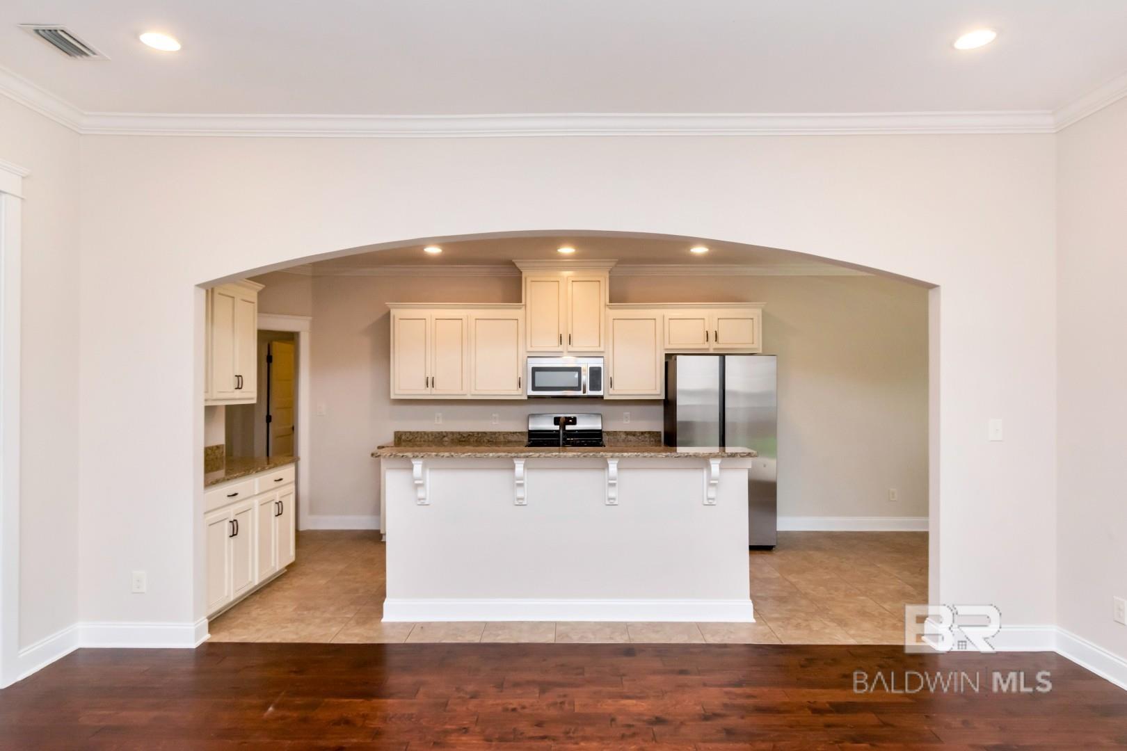 https://zimg.paragon.ice.com/ParagonImages/Property/PG/BCAR/397370/10/0/0/4d38dbb794daf899642daa8abcb48cf1/7/38b2bf4e0ee04edcf32507197ff46340/397370-58d48b20-0aa5-4252-8b1e-988e2cc80a9d.JPG