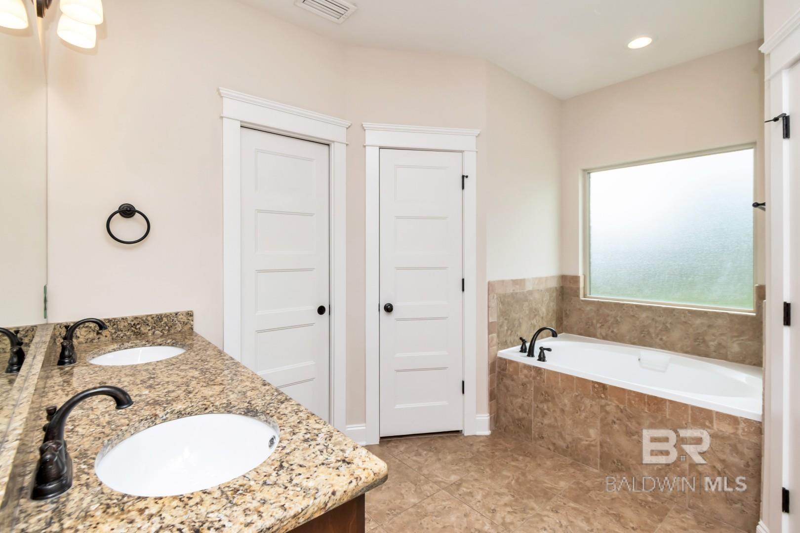 https://zimg.paragon.ice.com/ParagonImages/Property/PG/BCAR/397370/16/0/0/9a9e5fc9774defd21b3d0cf044175d3d/7/38b2bf4e0ee04edcf32507197ff46340/397370-0bd8c258-9a95-45e6-814b-1d56aca7948d.JPG