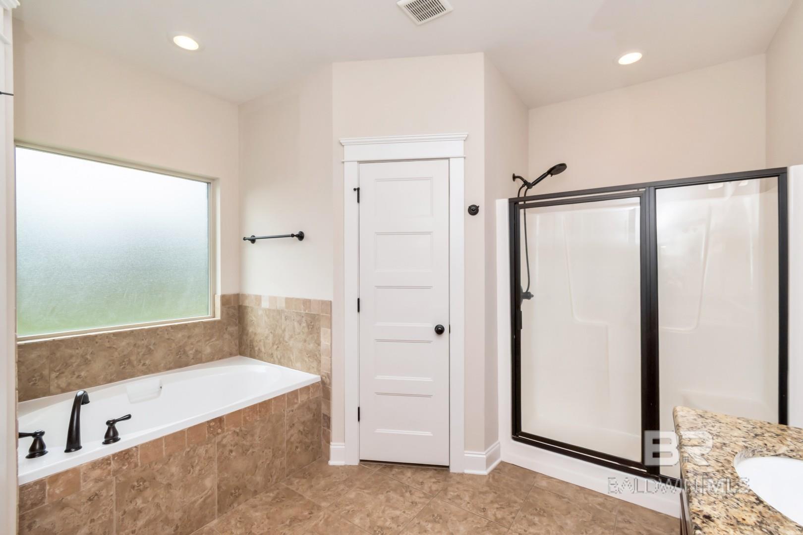 https://zimg.paragon.ice.com/ParagonImages/Property/PG/BCAR/397370/17/0/0/2c60341e2569dc25c5b211b39478cef0/7/38b2bf4e0ee04edcf32507197ff46340/397370-55df2d9a-6fcb-4882-9fd1-6dc52d0f9b4a.JPG
