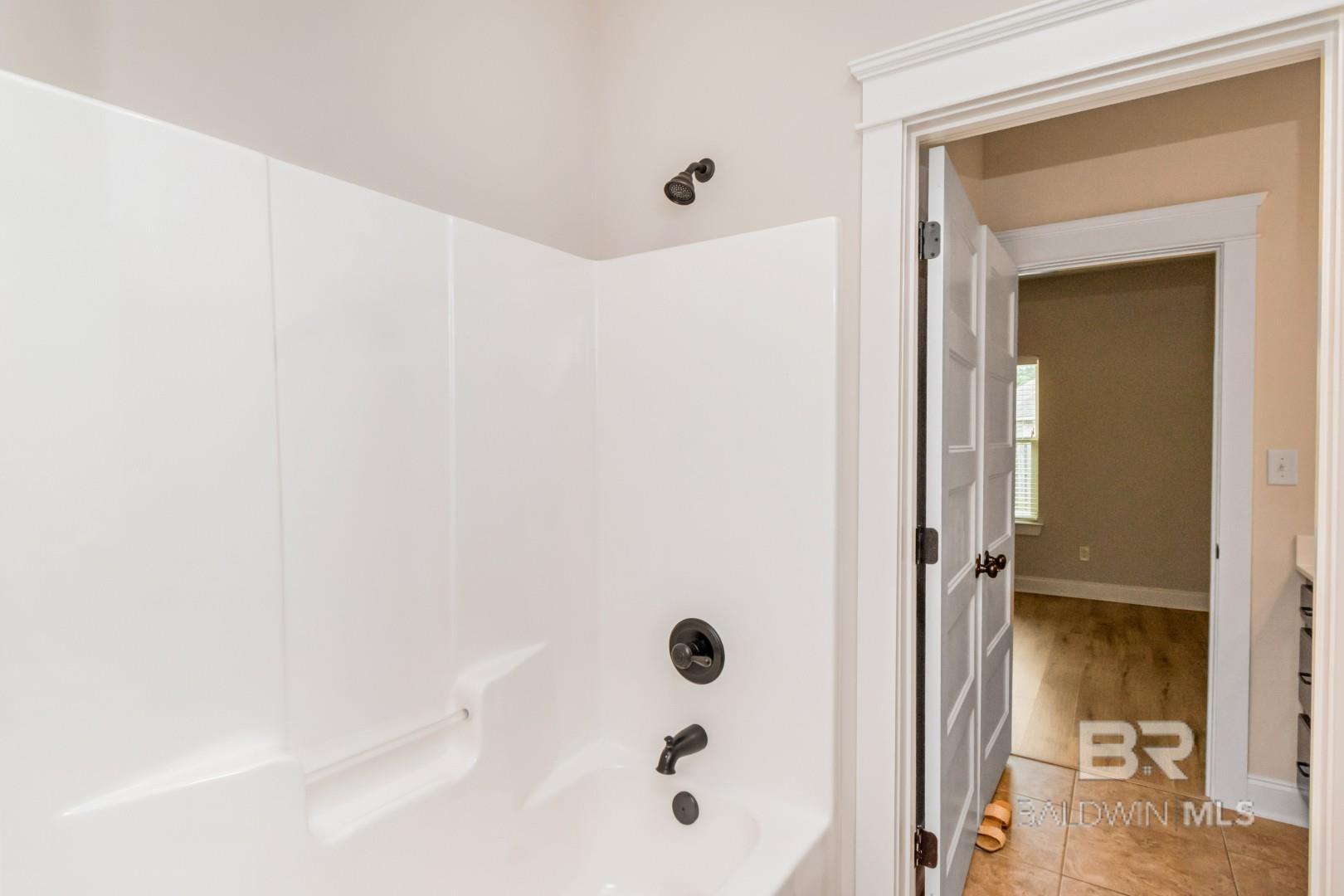 https://zimg.paragon.ice.com/ParagonImages/Property/PG/BCAR/397370/25/0/0/f01047f9c40533658e45e54fa7f2d57a/7/38b2bf4e0ee04edcf32507197ff46340/397370-f4f63ad9-a98f-4e2f-a6be-7b6aa8076b31.JPG