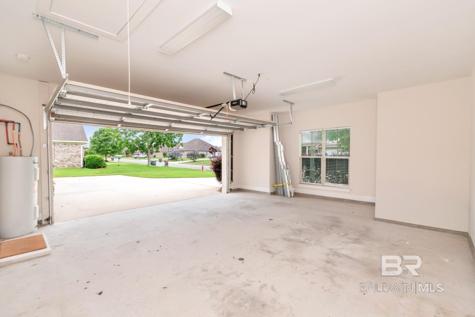 https://zimg.paragon.ice.com/ParagonImages/Property/PG/BCAR/397370/33/0/0/3a813f4e22c0935b0a0d3beb87afc63d/7/38b2bf4e0ee04edcf32507197ff46340/397370-fcdf8150-e933-4874-b540-514671a35933.JPG