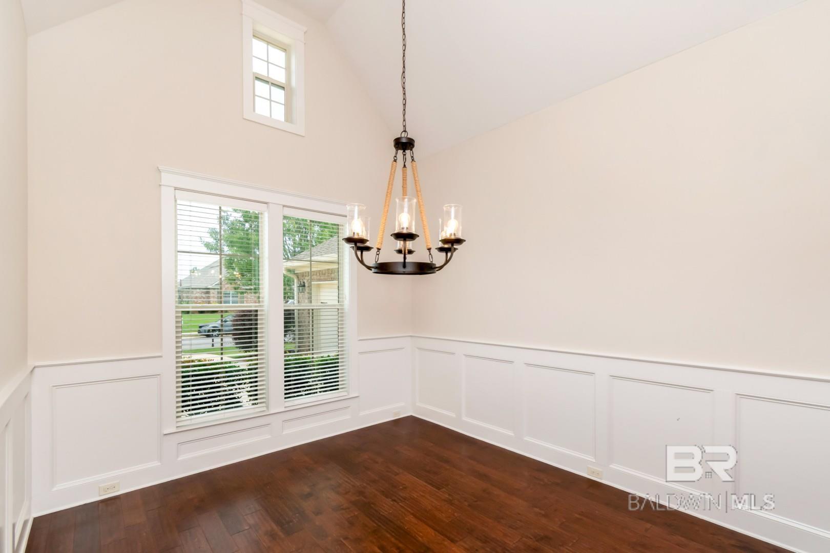 https://zimg.paragon.ice.com/ParagonImages/Property/PG/BCAR/397370/4/0/0/ffe280f7068591c5942f0d48ed7e6d3d/7/38b2bf4e0ee04edcf32507197ff46340/397370-9854b690-9a63-44ac-954d-0aa5eed12306.JPG