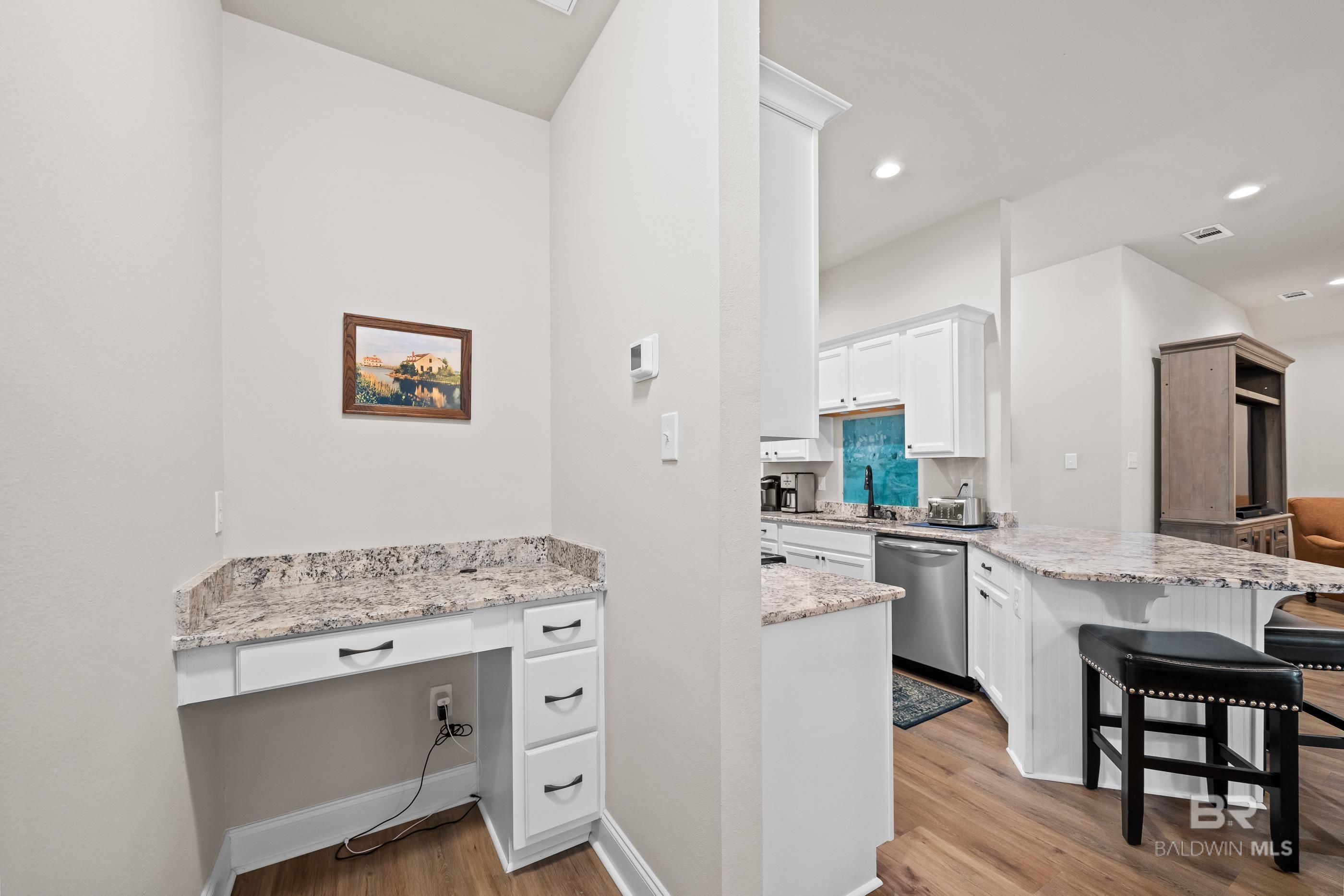 https://zimg.paragon.ice.com/ParagonImages/Property/PG/BCAR/397371/14/0/0/0f41c66d4444743884533370ea0b76ec/7/d6662f98ea393439e3afe681948d2254/397371-ab114031-a0ac-4833-ab57-6d7760b73c08.JPG