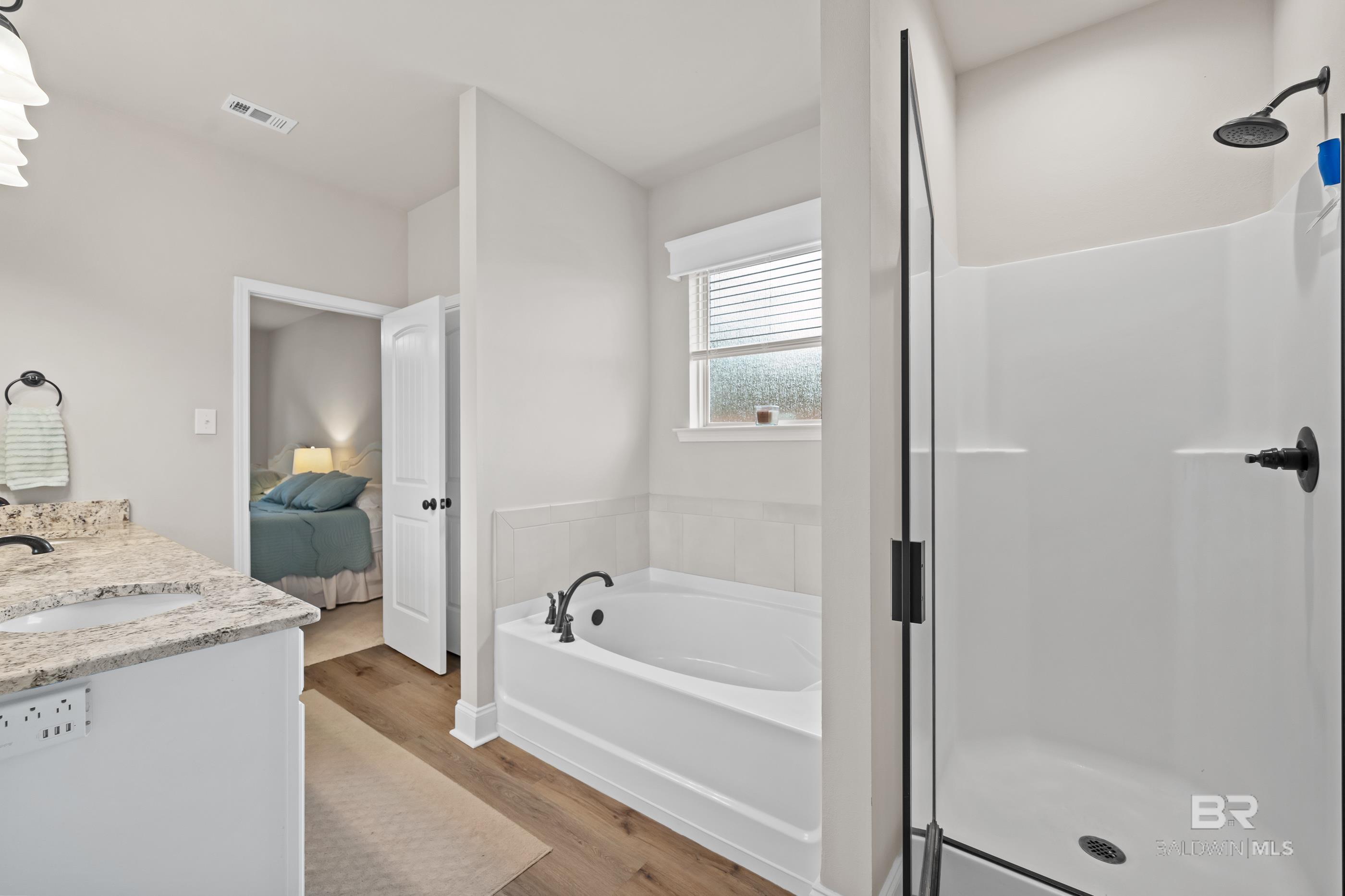 https://zimg.paragon.ice.com/ParagonImages/Property/PG/BCAR/397371/20/0/0/2da3ecc068768a47cf950f367ec24084/7/d6662f98ea393439e3afe681948d2254/397371-c6c806ec-de7e-44cf-9204-3a60381d91e4.JPG