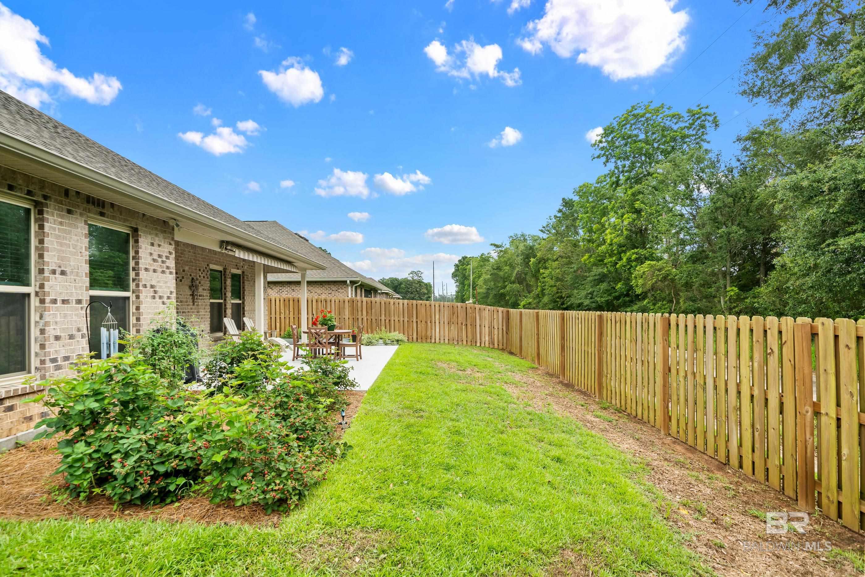 https://zimg.paragon.ice.com/ParagonImages/Property/PG/BCAR/397371/38/0/0/8e31e46ff4fdc9d92307719d9bfdd7ba/7/d6662f98ea393439e3afe681948d2254/397371-da26129d-2e57-47d8-ae72-0439ff5c7f09.JPG