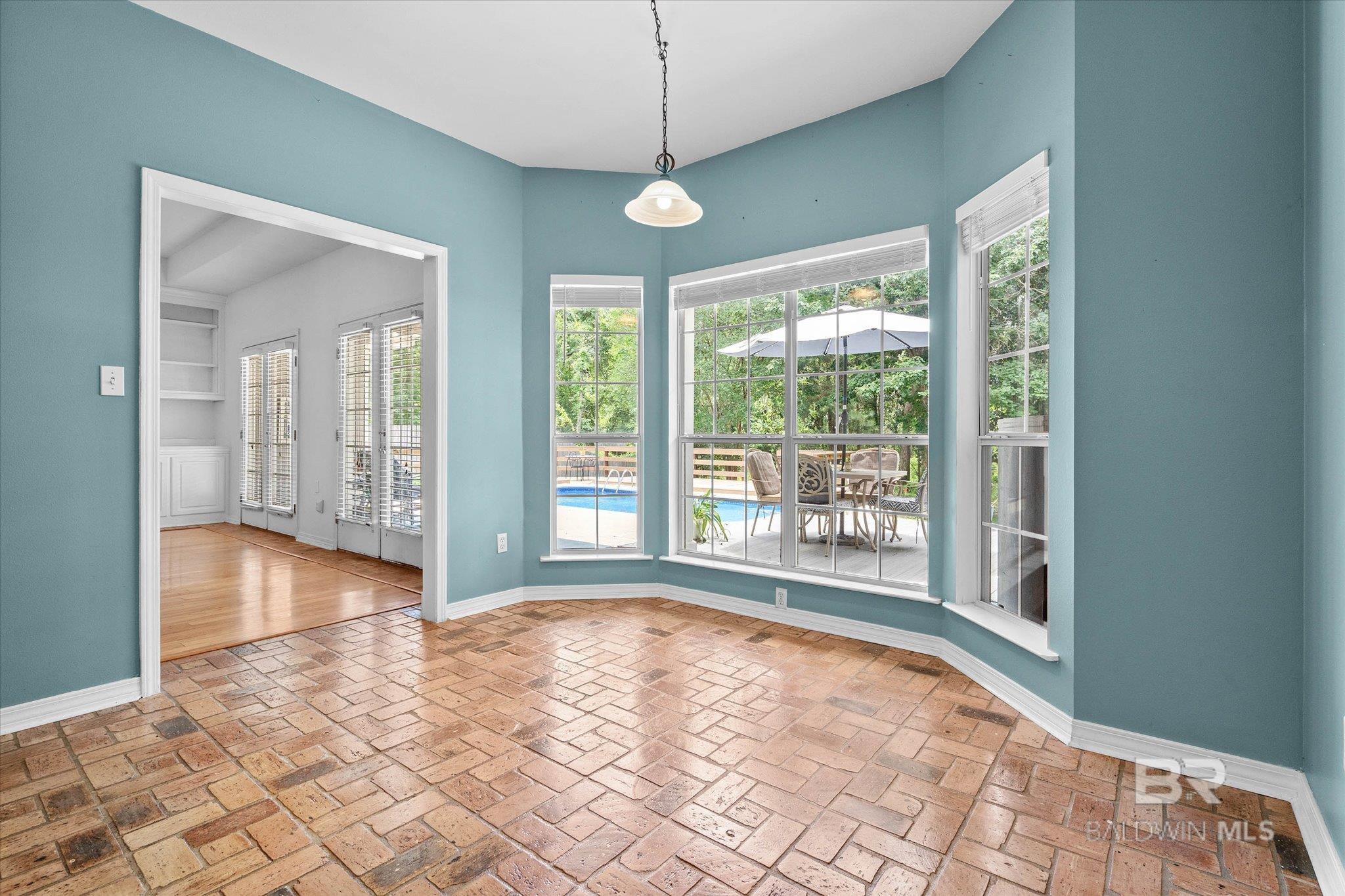 https://zimg.paragon.ice.com/ParagonImages/Property/PG/BCAR/397372/14/0/0/5564eefaa701e53f74201ca2bff91e6d/7/a98b2a3a79074937f8578c63a786f284/397372-d1a80b87-89ed-4b95-9623-c9ccbc35a5c0.JPG