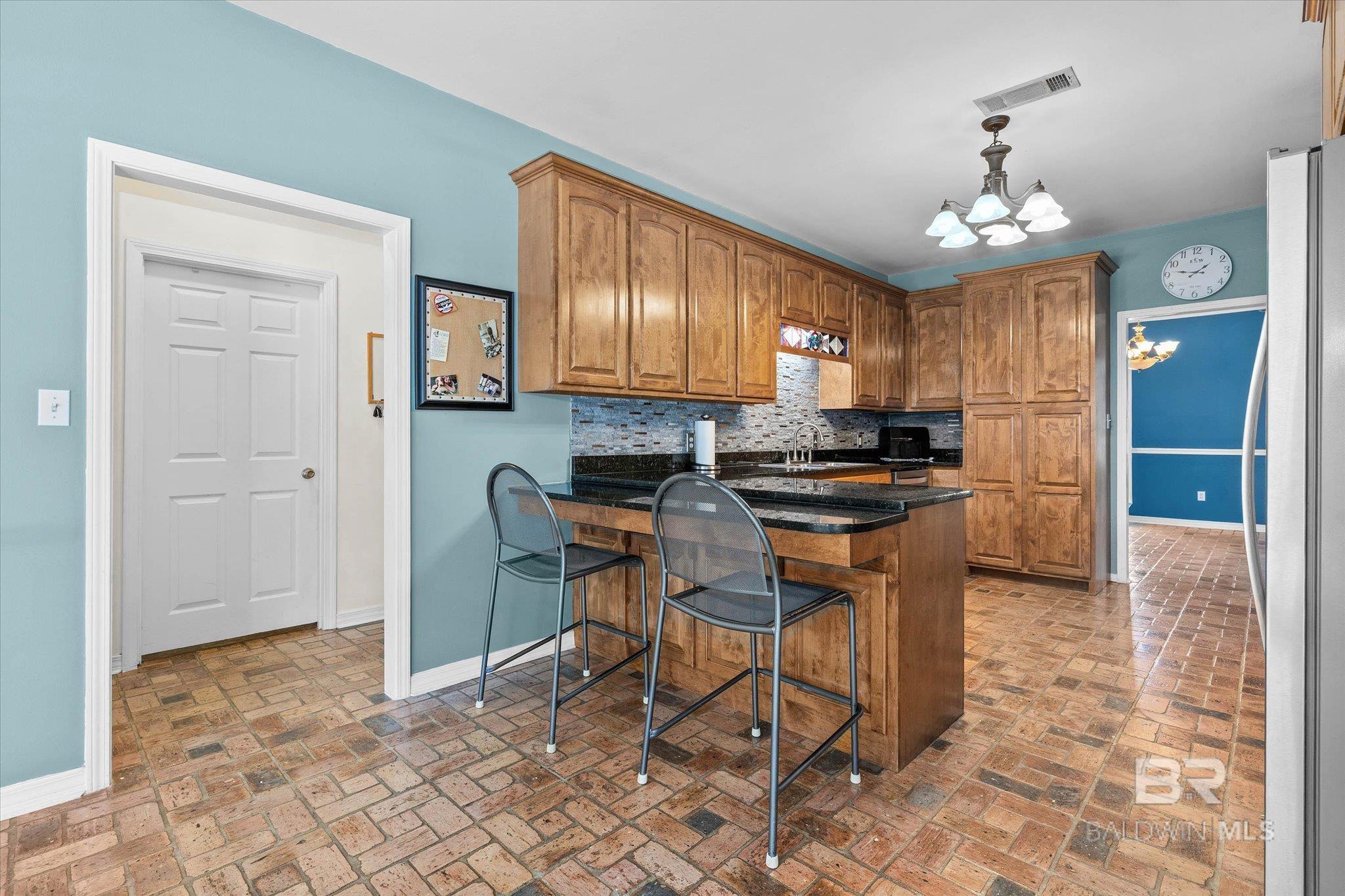 https://zimg.paragon.ice.com/ParagonImages/Property/PG/BCAR/397372/15/0/0/41b2cadb9aa6a04e1b444ba81f70c7ef/7/a98b2a3a79074937f8578c63a786f284/397372-b6b59e14-4858-4fcc-ab5d-7ecc3c75c6ff.JPG