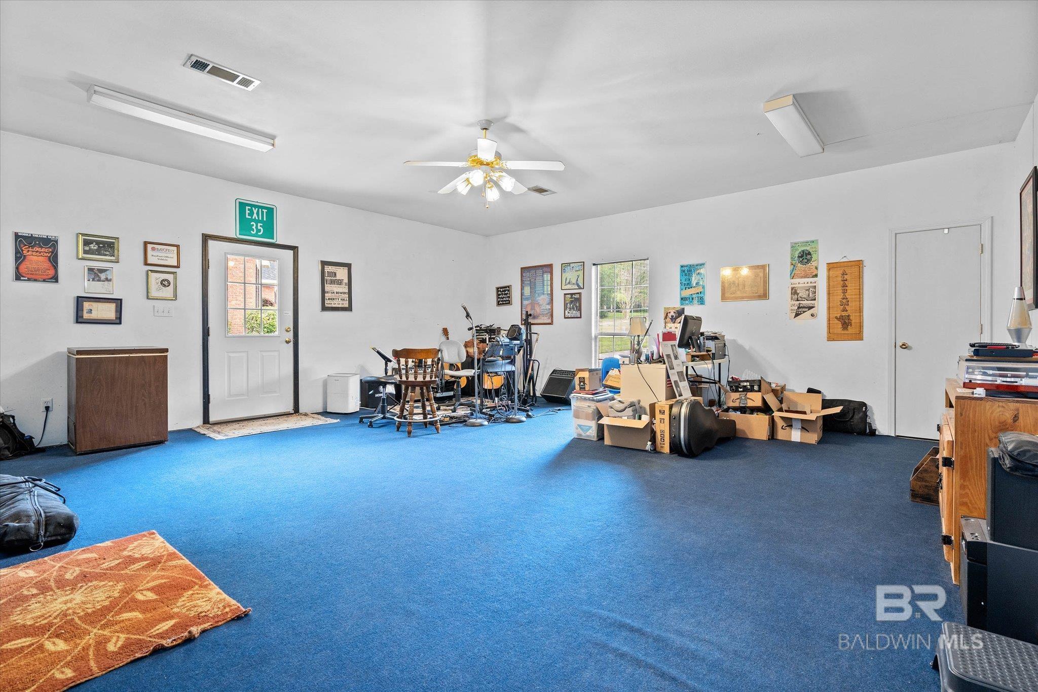 https://zimg.paragon.ice.com/ParagonImages/Property/PG/BCAR/397372/34/0/0/37abbed113b136a134c365558e2324d7/7/a98b2a3a79074937f8578c63a786f284/397372-7652bf88-ca97-404a-a77d-c18e84bf2483.JPG