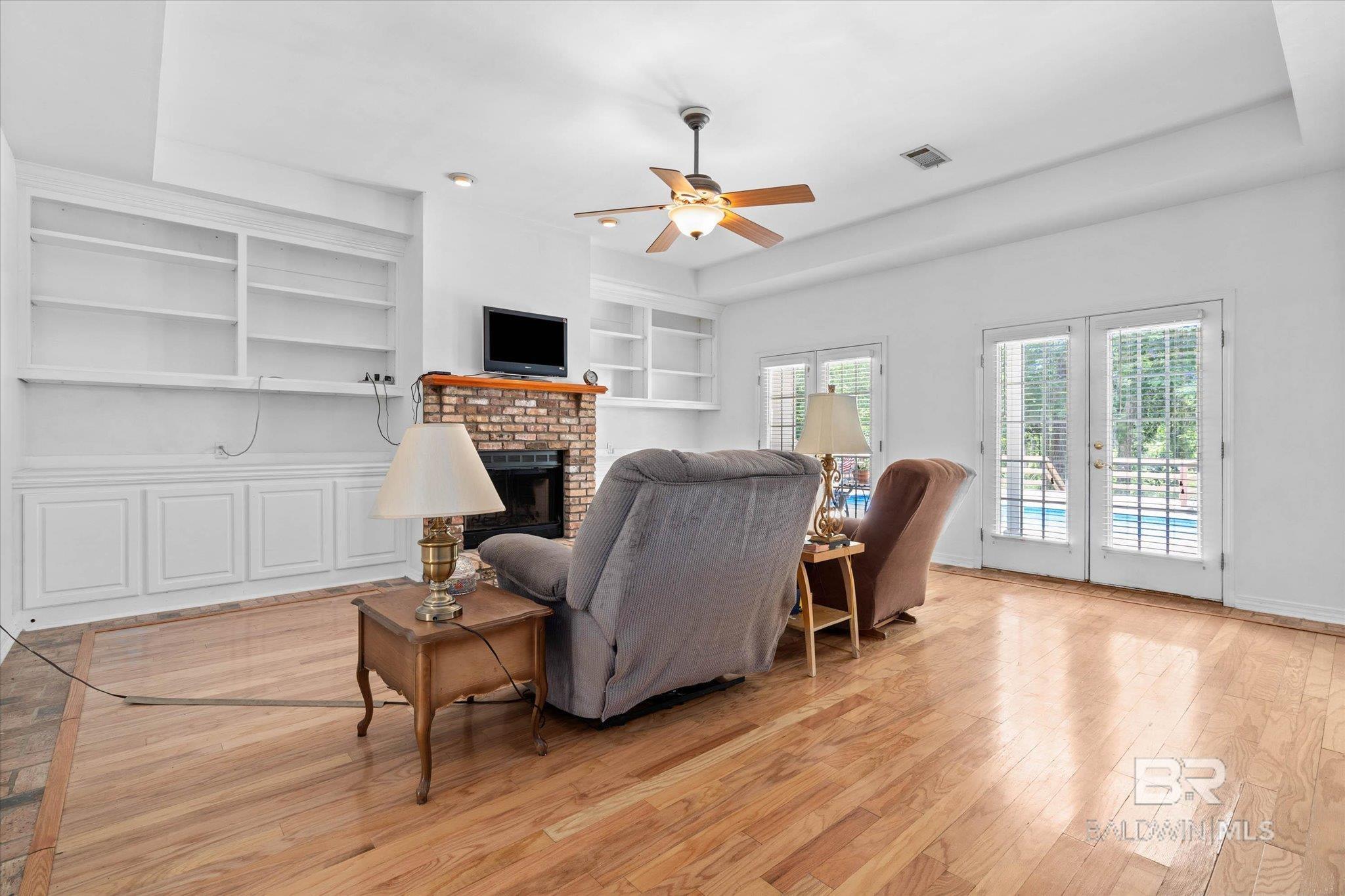 https://zimg.paragon.ice.com/ParagonImages/Property/PG/BCAR/397372/7/0/0/ee2820d21d17ea040e026f3880703583/7/a98b2a3a79074937f8578c63a786f284/397372-3b37c575-87fd-40fa-b278-aa020f068625.JPG