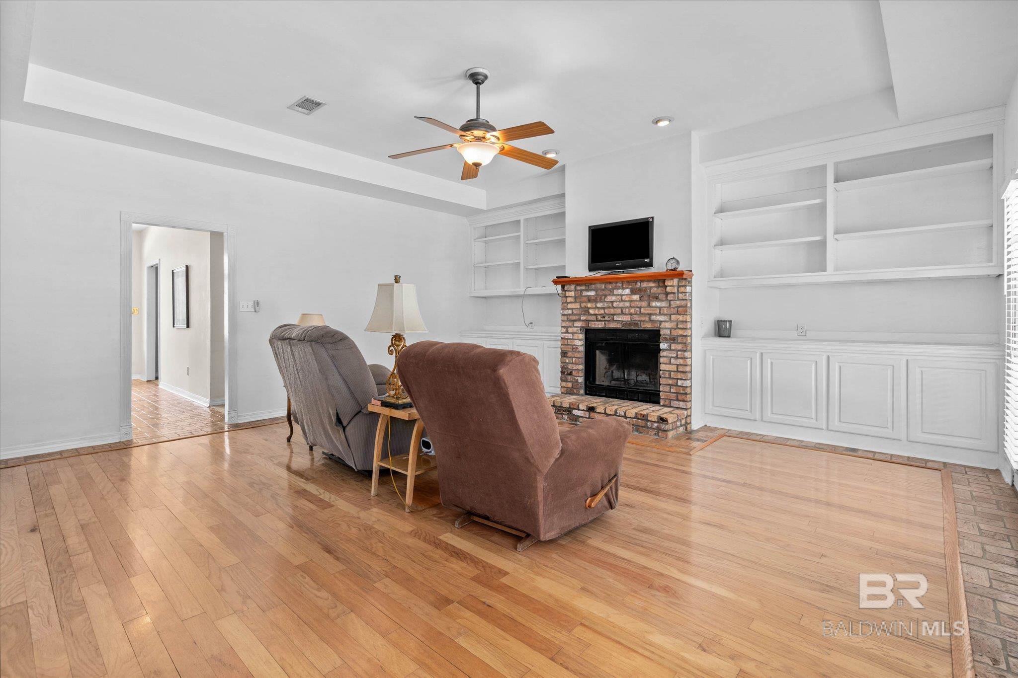 https://zimg.paragon.ice.com/ParagonImages/Property/PG/BCAR/397372/8/0/0/b10c1131033c4d8854f5fb1fd8b662cd/7/a98b2a3a79074937f8578c63a786f284/397372-3c8651bf-c5e5-4ca8-9d16-1ded67655c19.JPG