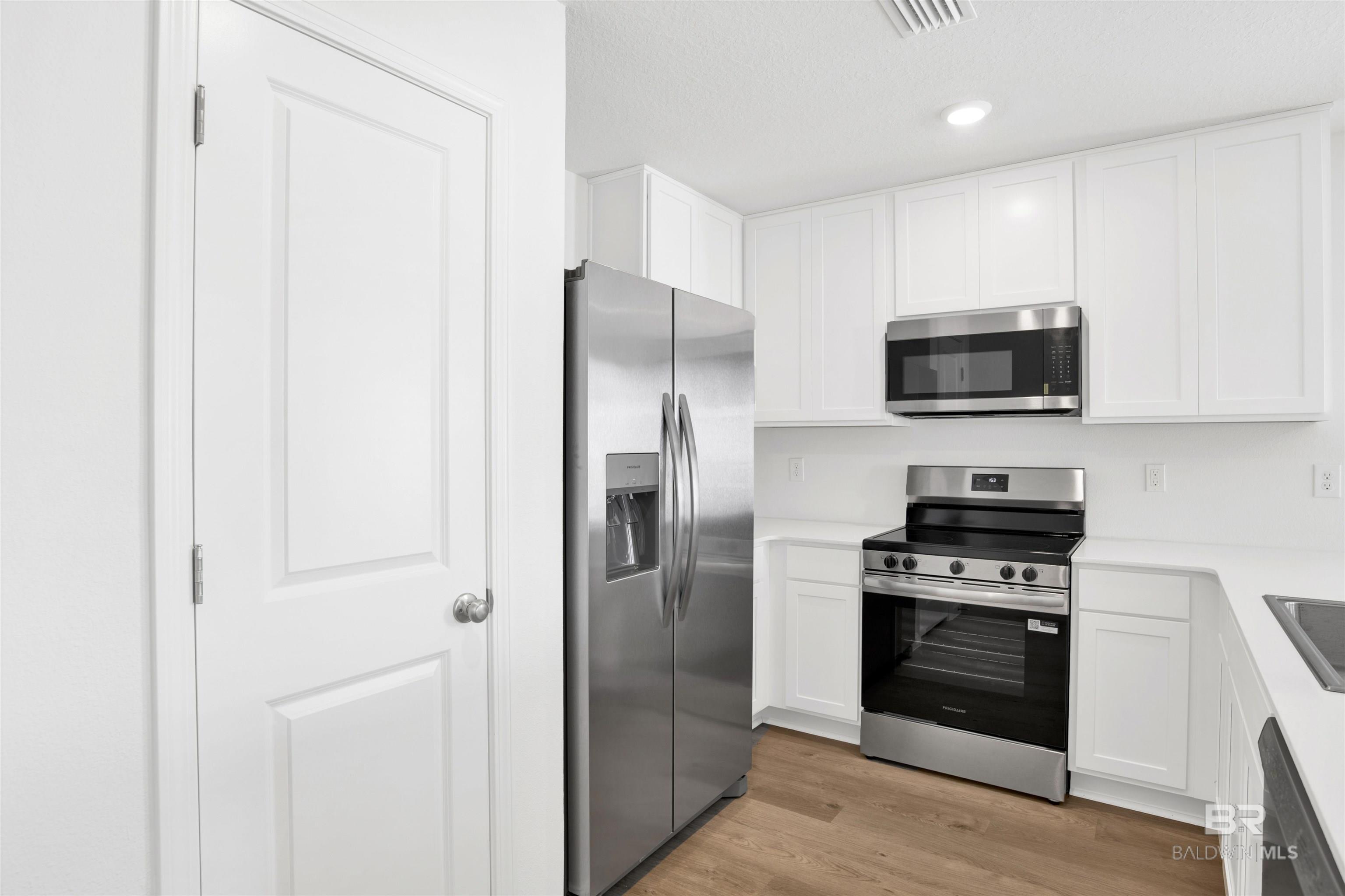 https://zimg.paragon.ice.com/ParagonImages/Property/PG/BCAR/397377/10/0/0/3a18b1a665a1d12598b1f847d07e96c4/7/dea576808570a61140e8e59bba57a81c/397377-ea02522f-2e1c-40bc-b55b-dafa7fa8f926.JPG