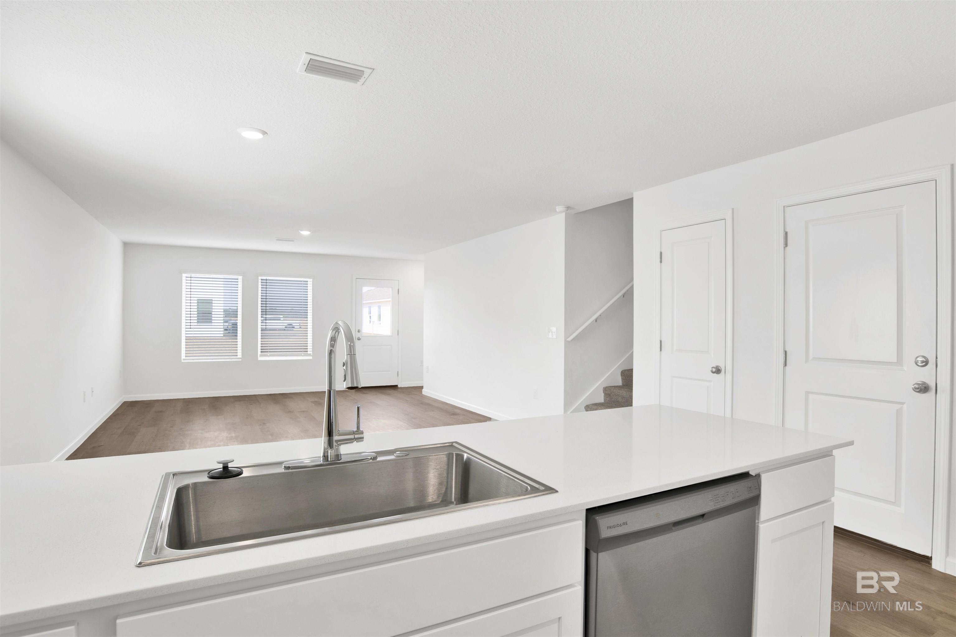 https://zimg.paragon.ice.com/ParagonImages/Property/PG/BCAR/397377/12/0/0/3997824c0c0455be9f84be873615541b/7/dea576808570a61140e8e59bba57a81c/397377-b180cc99-f1ec-439b-a027-a7c9bbdc357d.JPG