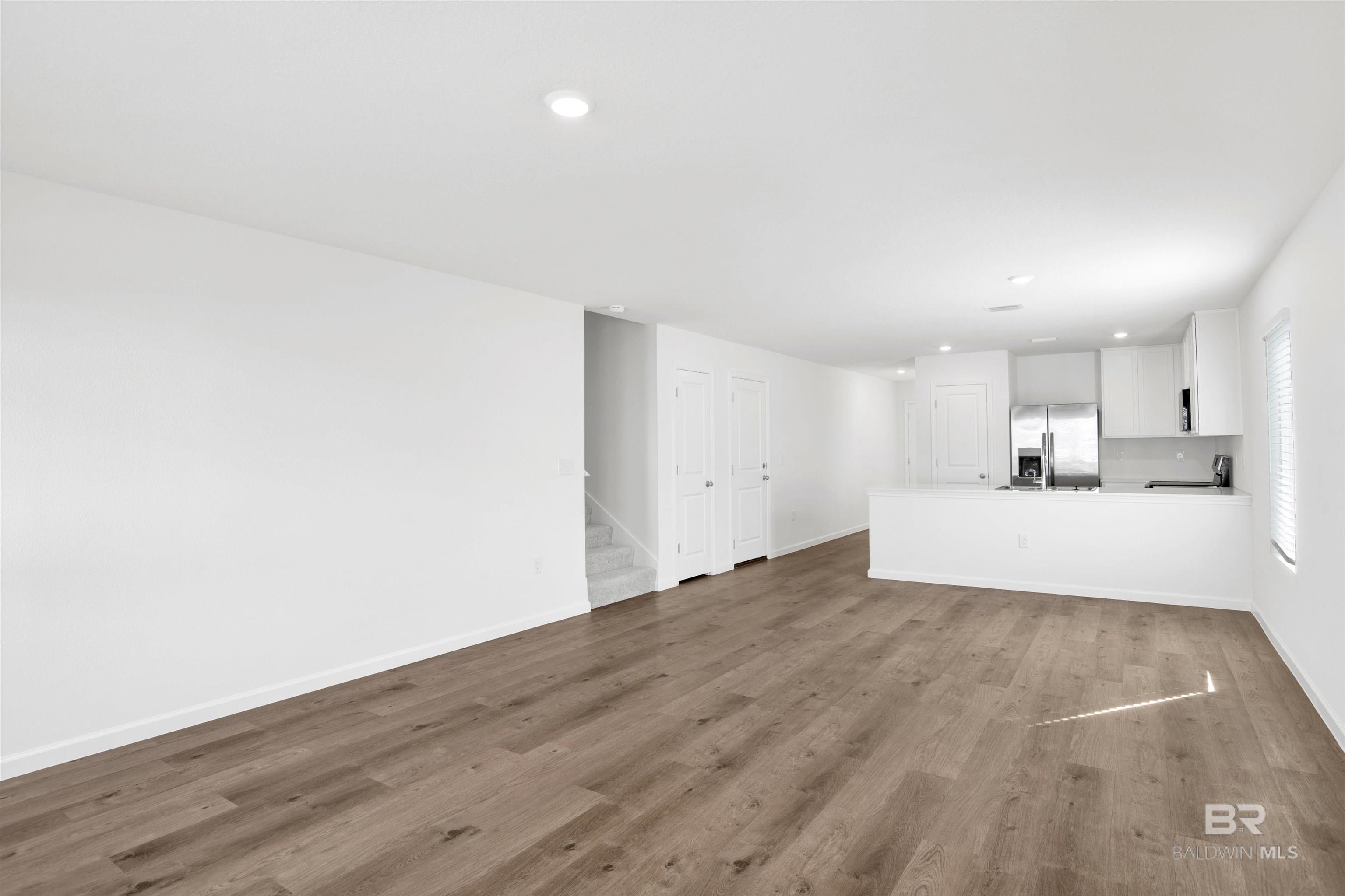 https://zimg.paragon.ice.com/ParagonImages/Property/PG/BCAR/397377/13/0/0/6540b8e93b3e3bbff7722ecb34045232/7/dea576808570a61140e8e59bba57a81c/397377-ee979f30-1f56-4077-a4da-475a3aeeaeca.JPG